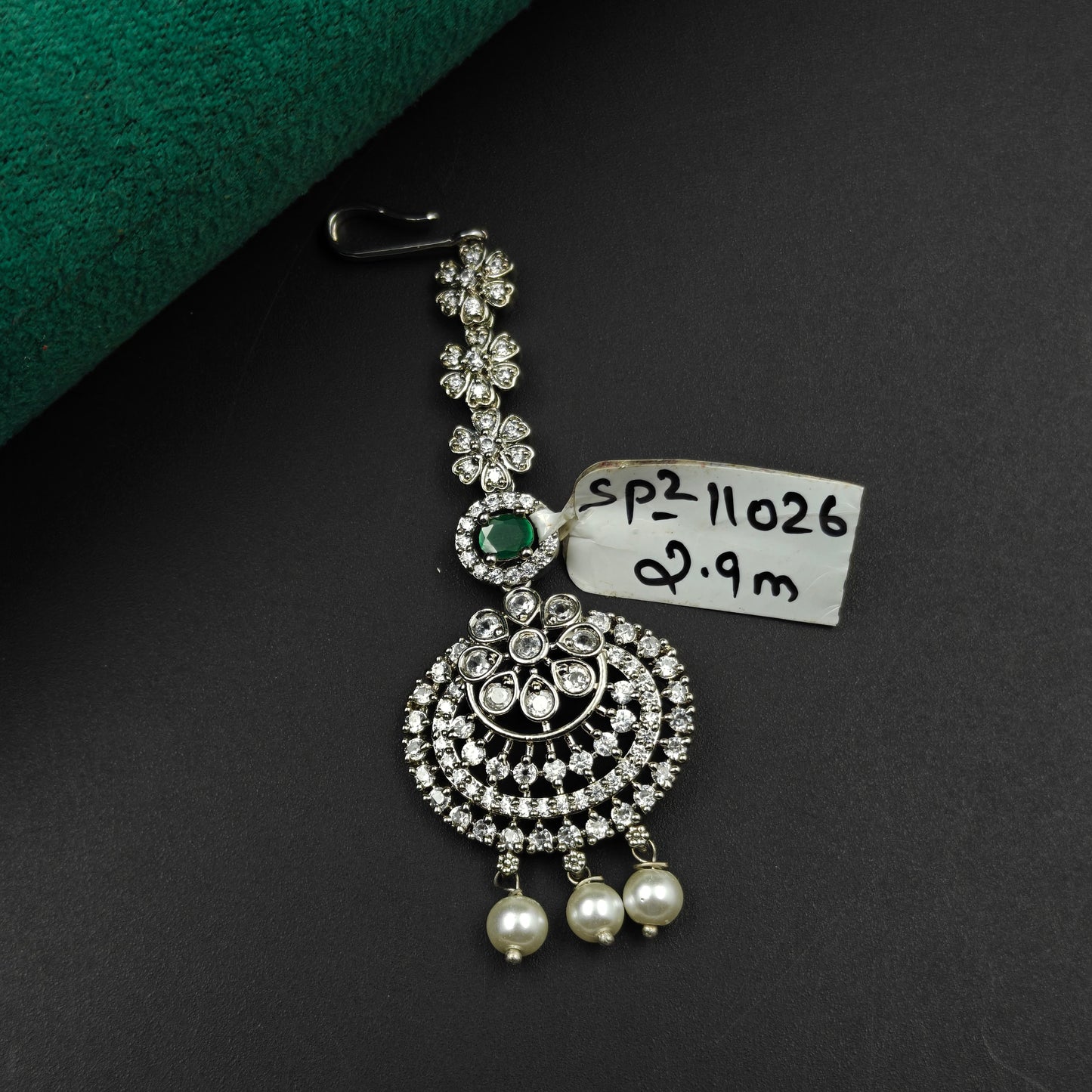 11026 Platinum Chandbali MaangTika