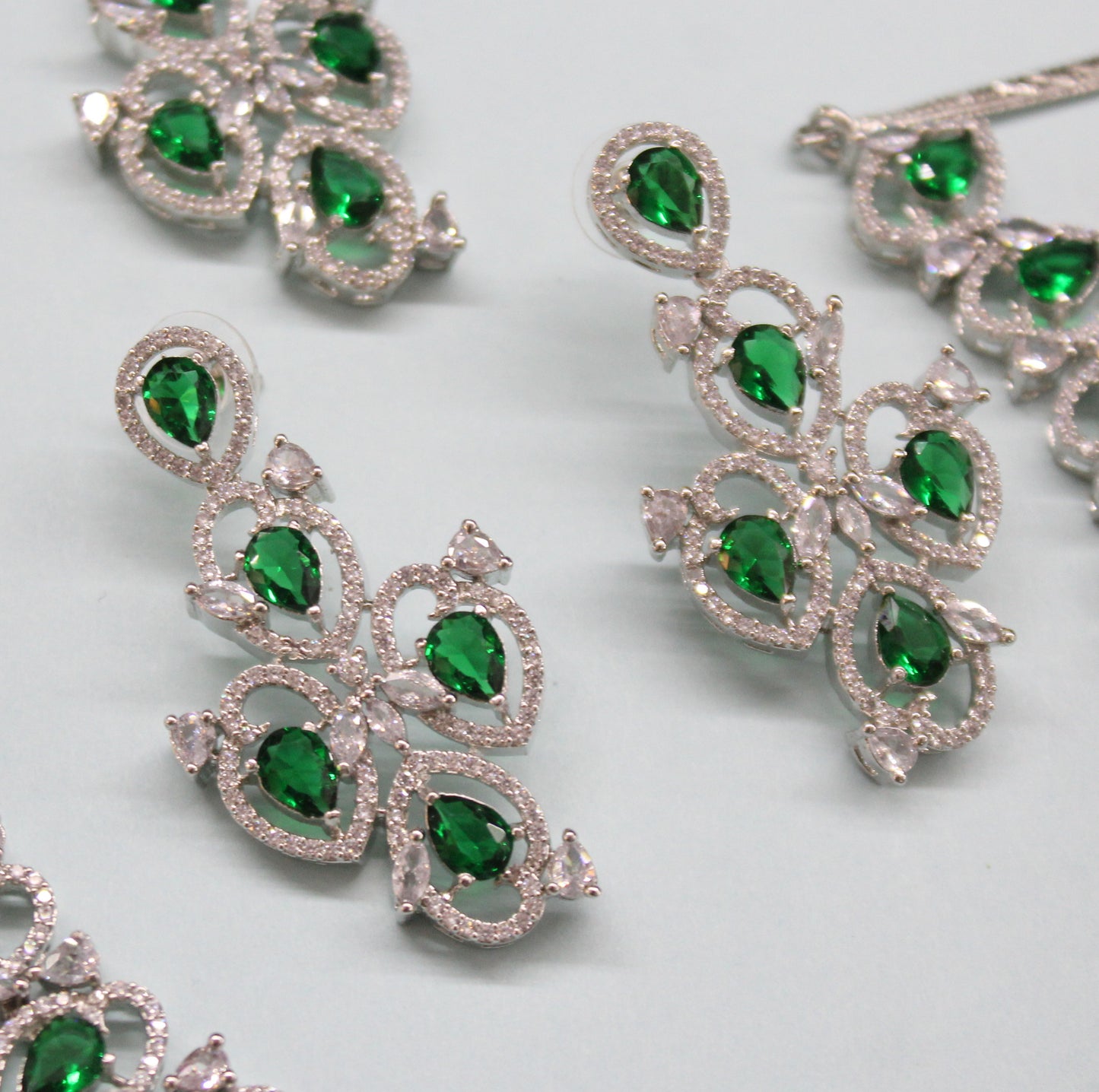 Platinum necklace with earrings and maangtika