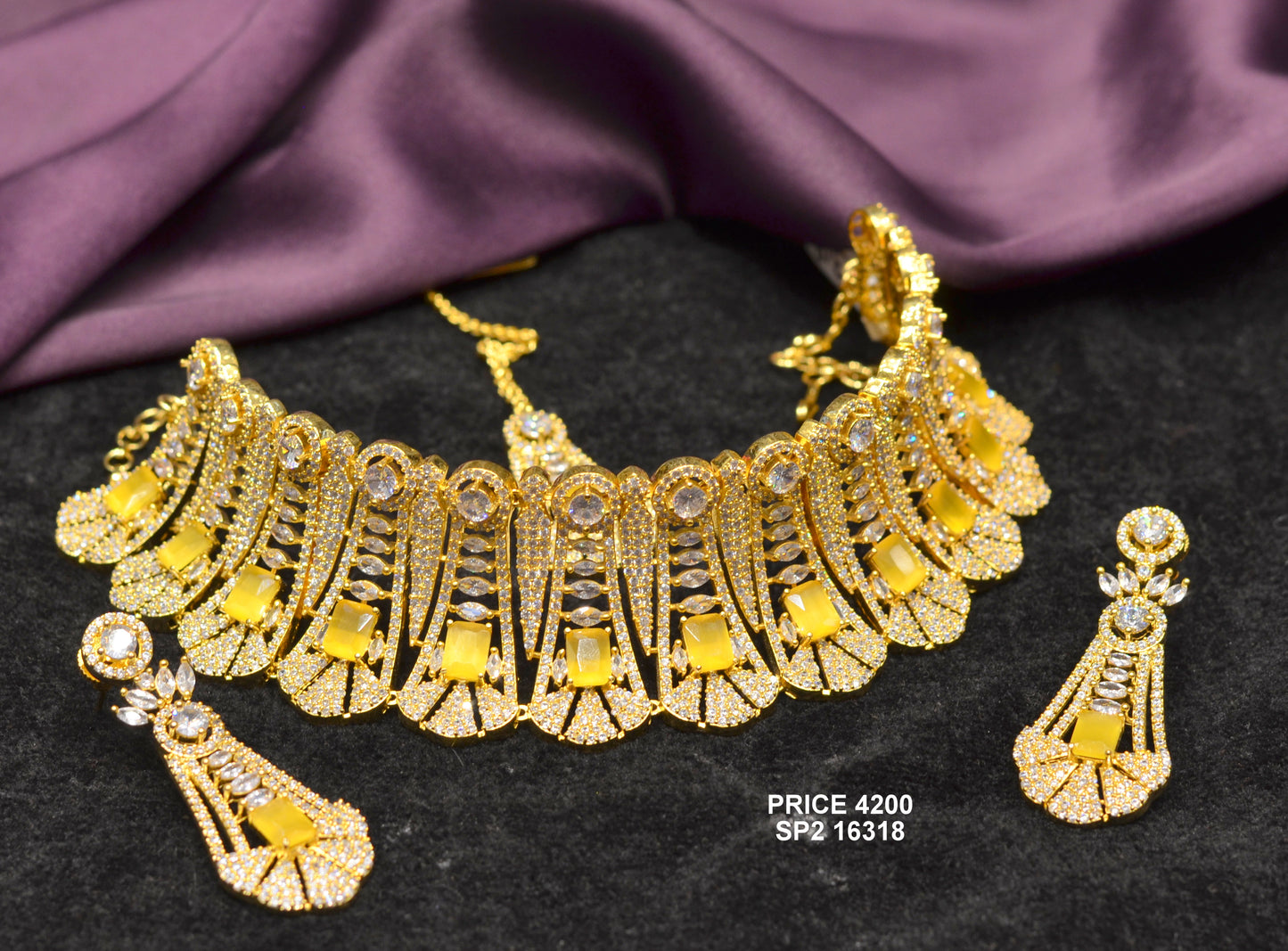 Gold Polish yellow choker with maangtika