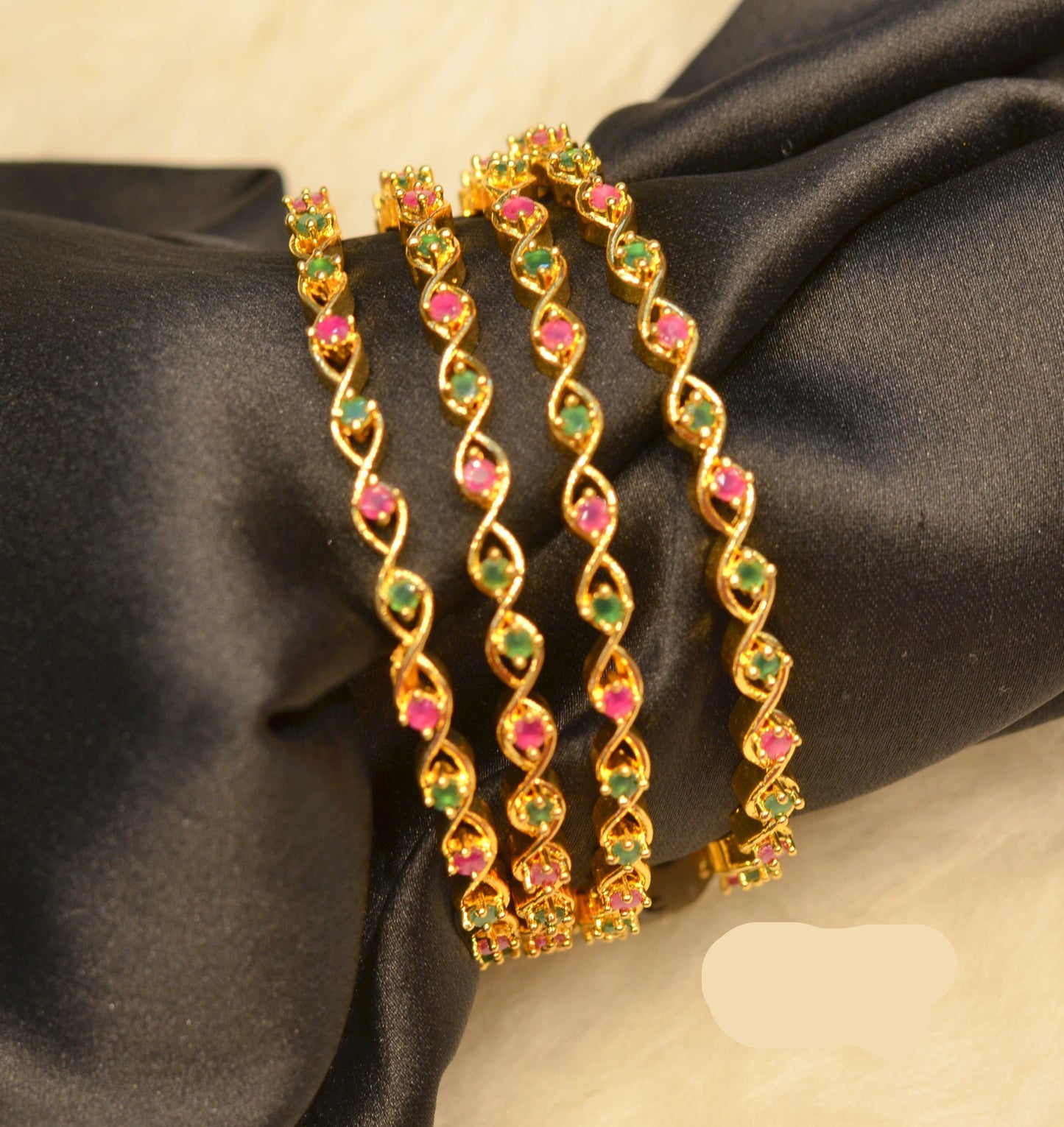 Multicolor 4 pc bangles