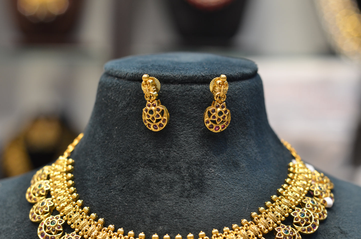 274 Bottumala short necklace