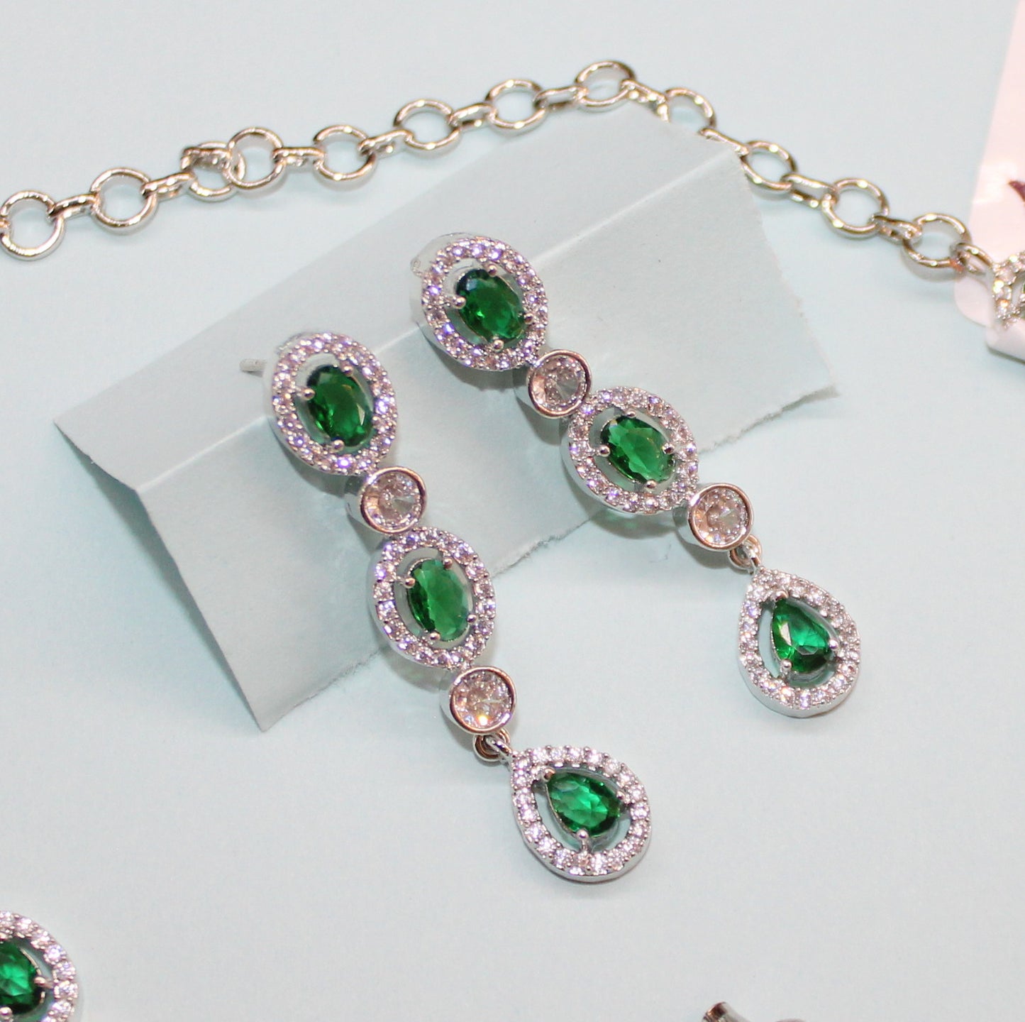 Platinum necklace green