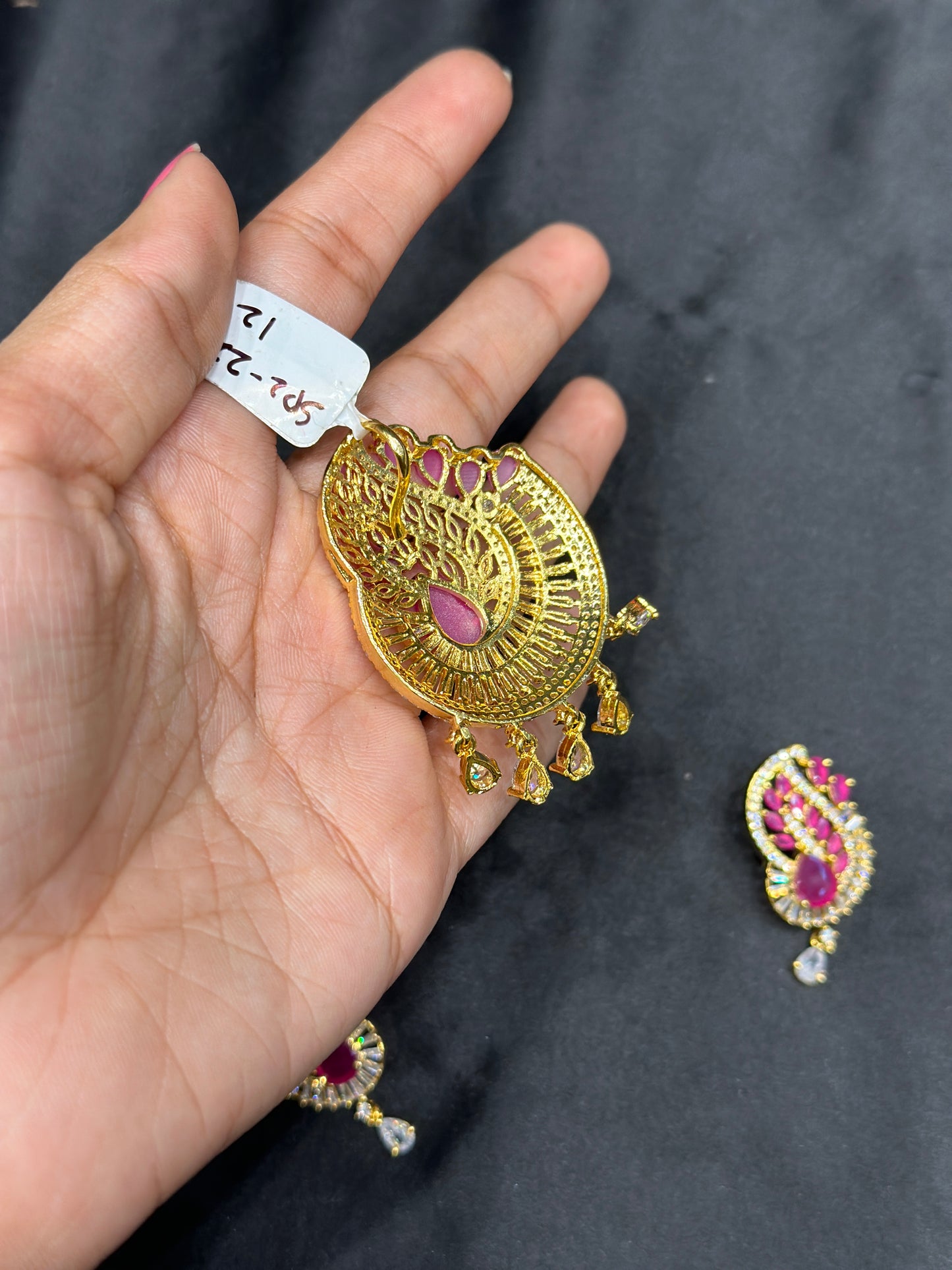Ruby stone pendant set