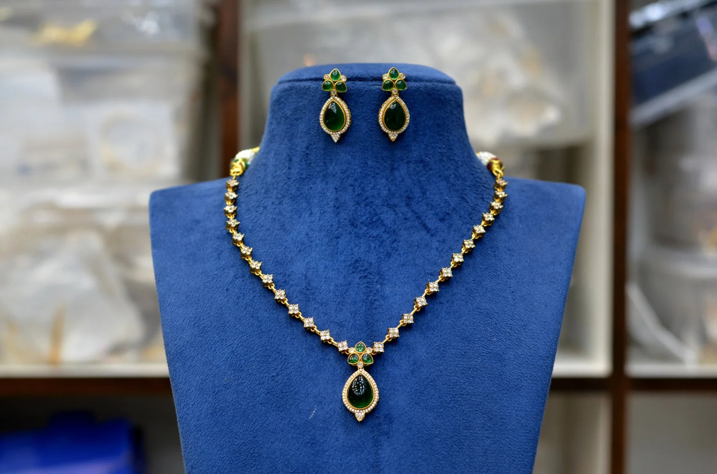 Victorian simple short necklace with Duplet green stone and pushback earrings