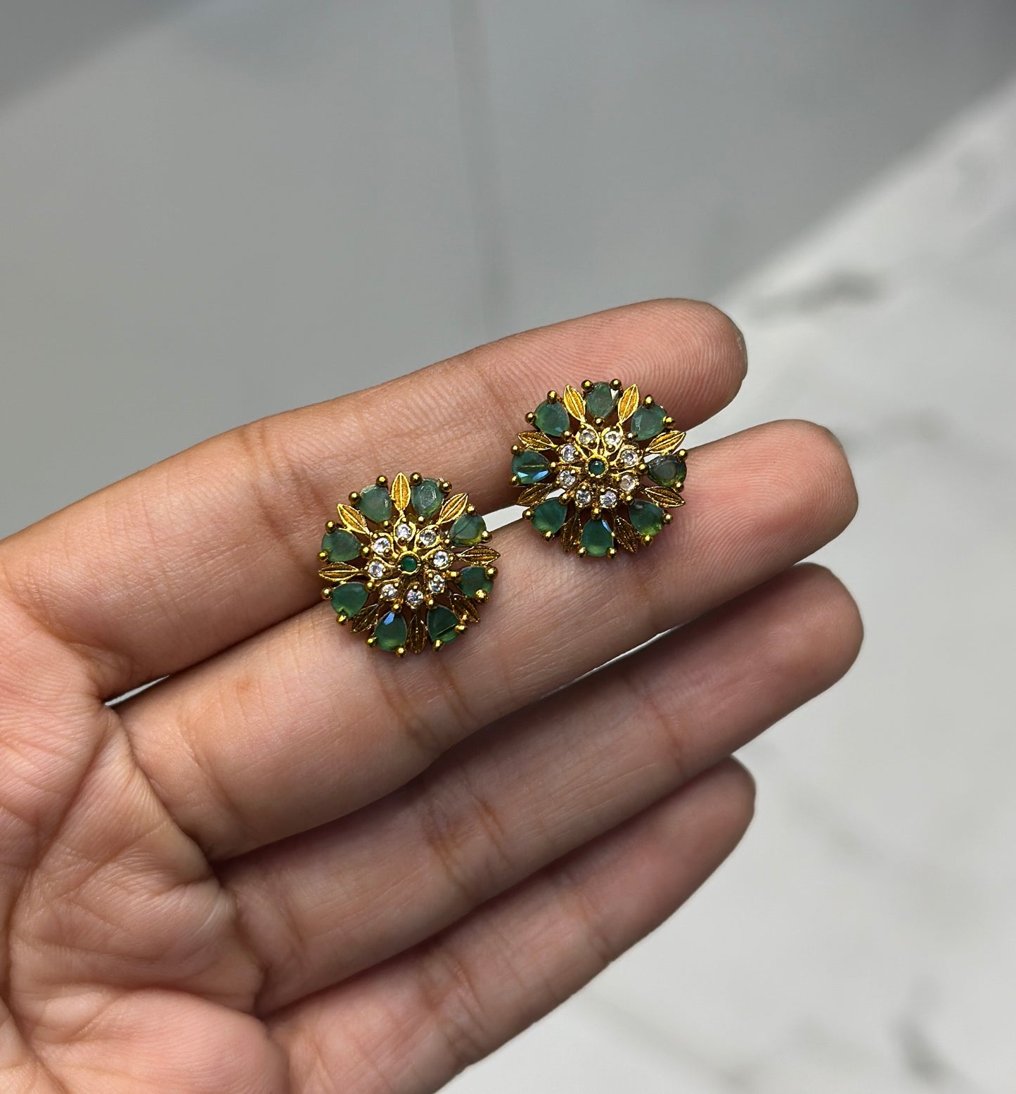 38378 Gold polish studs