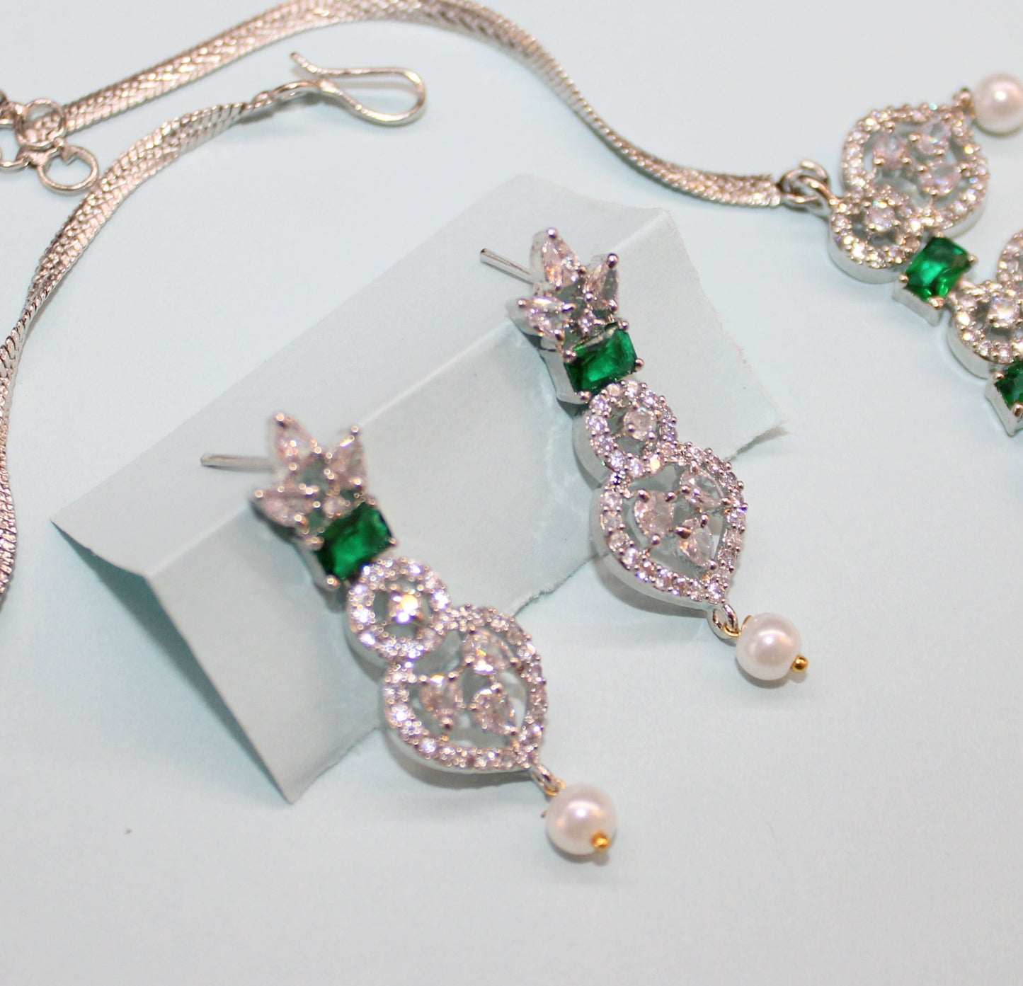 Platinum necklace green stone