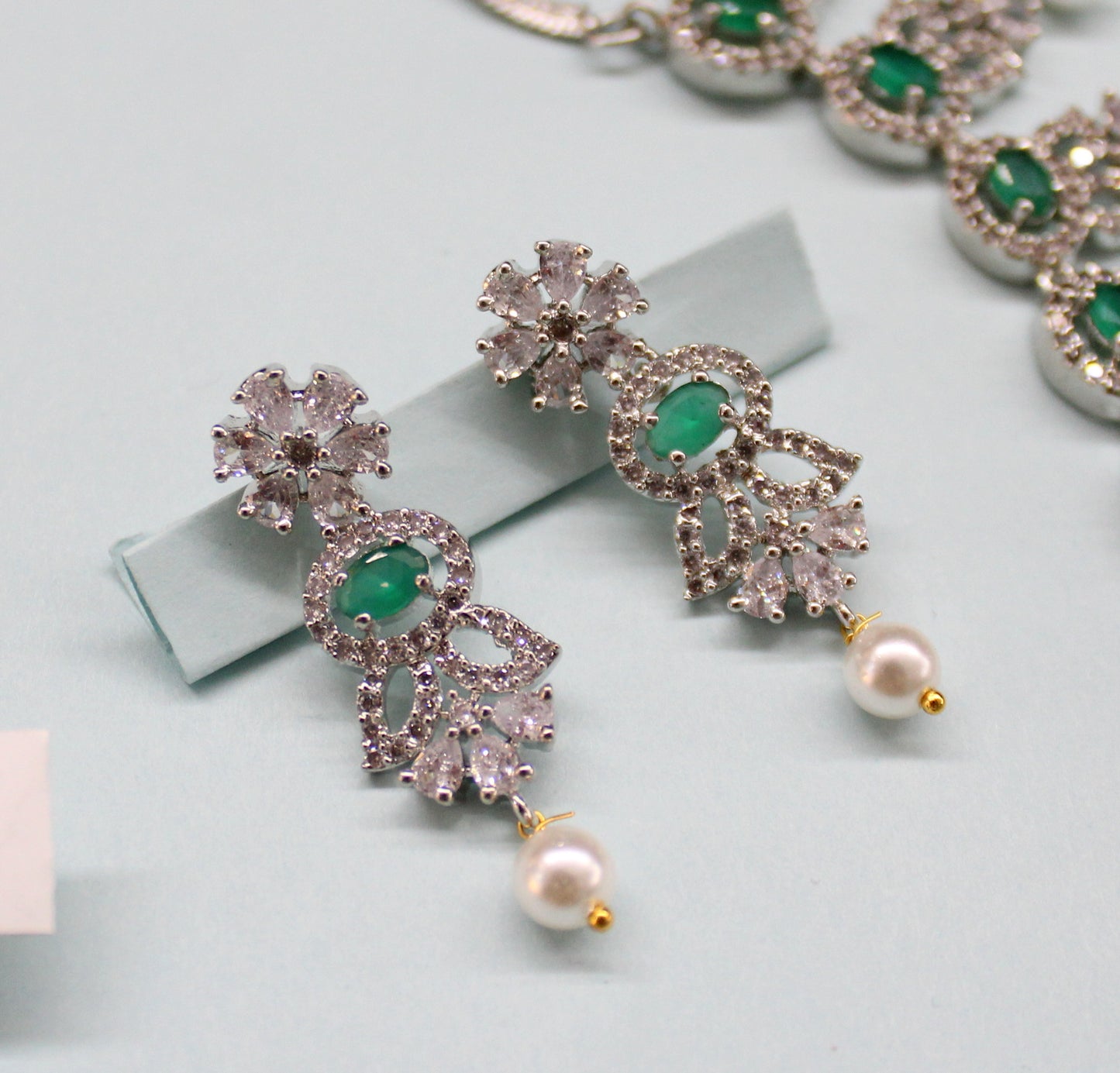 Platinum necklace with pearls