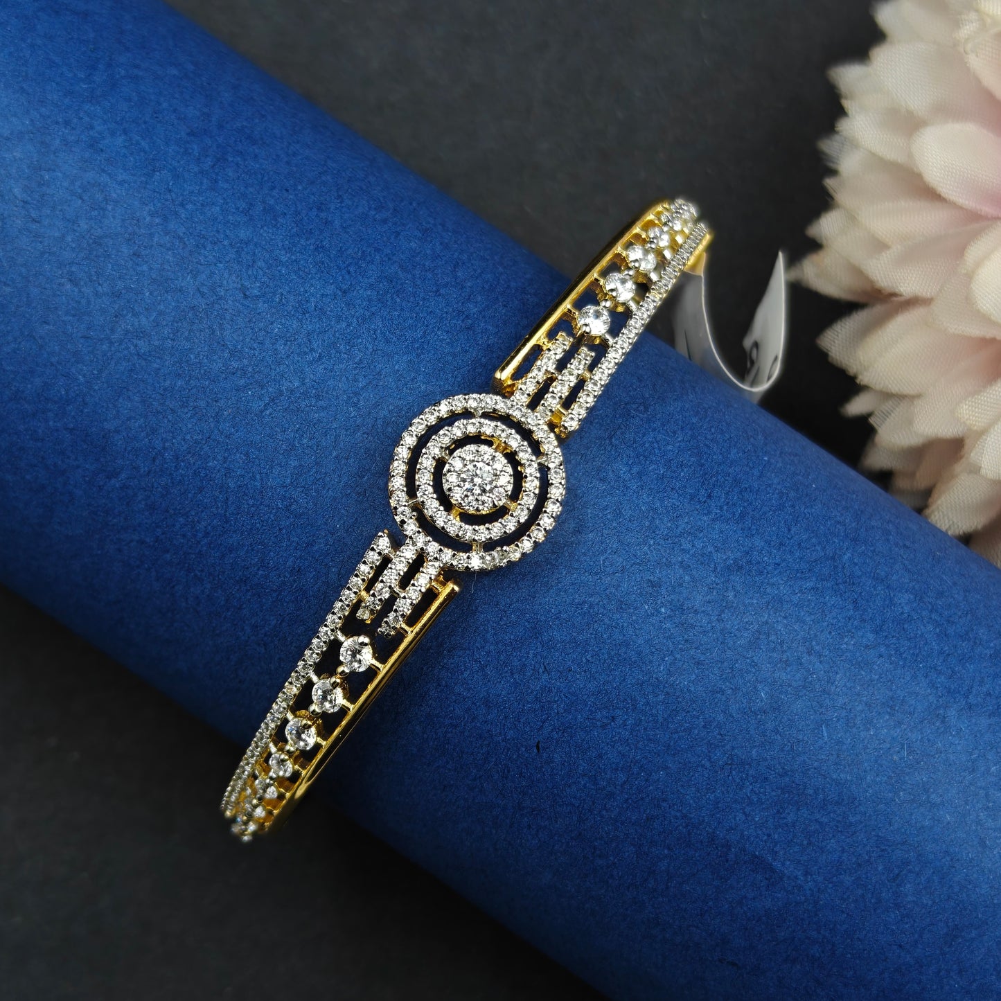 39230 / 39895 Real diamond Look Openable bracelet with round pattern