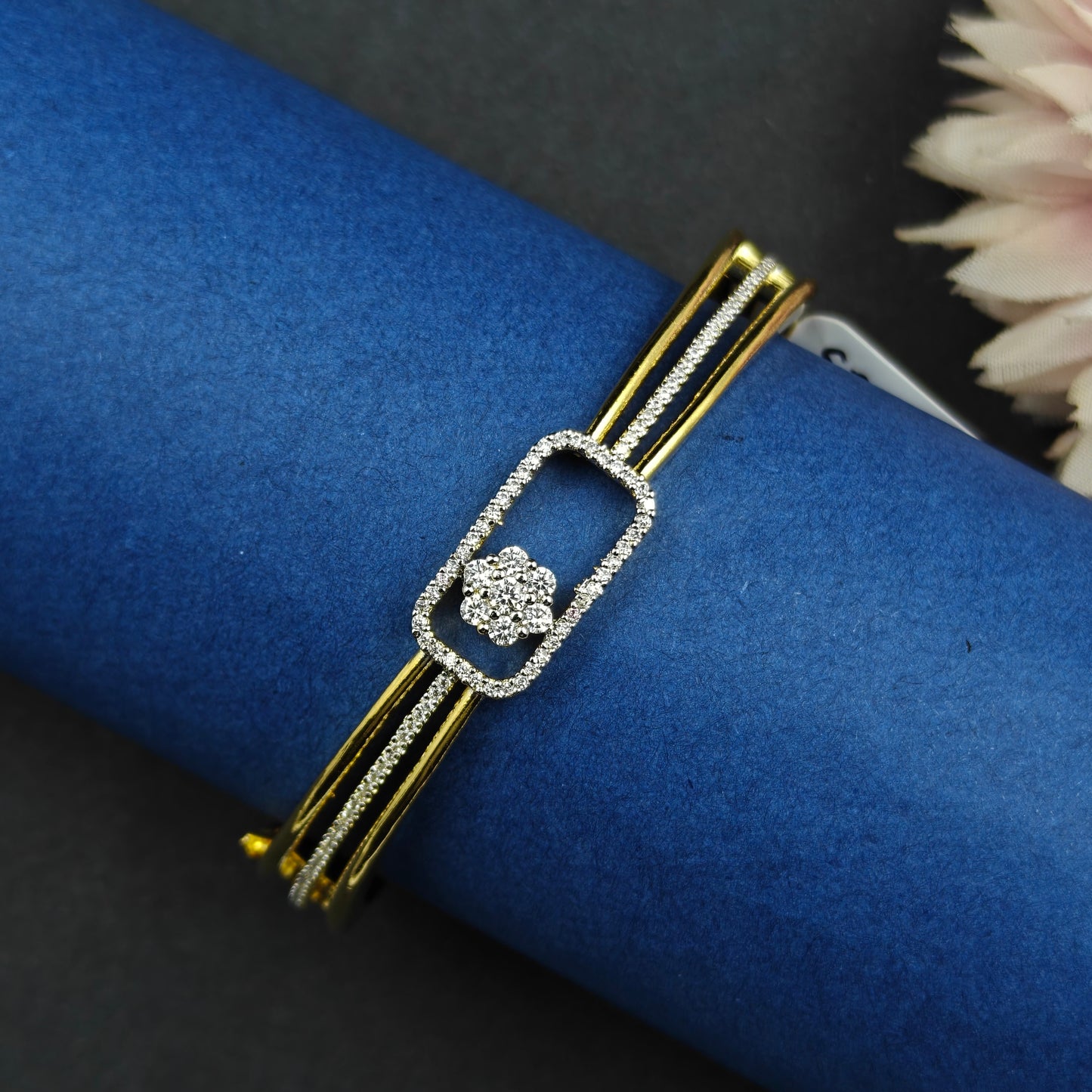 40056 / 40299 GJ flower pattern bracelet