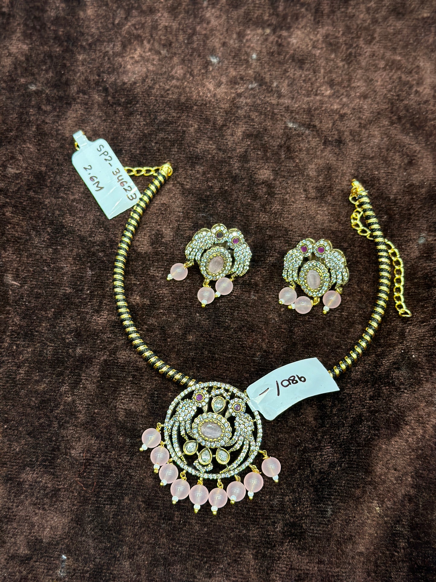 Victorian pendant set with dori