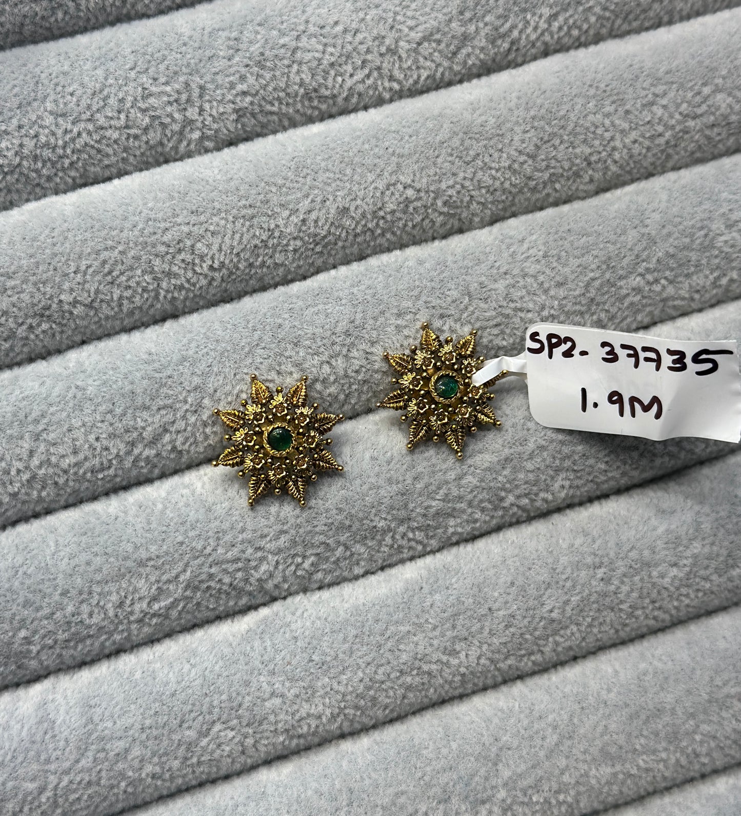 Gold polish Starburst studs