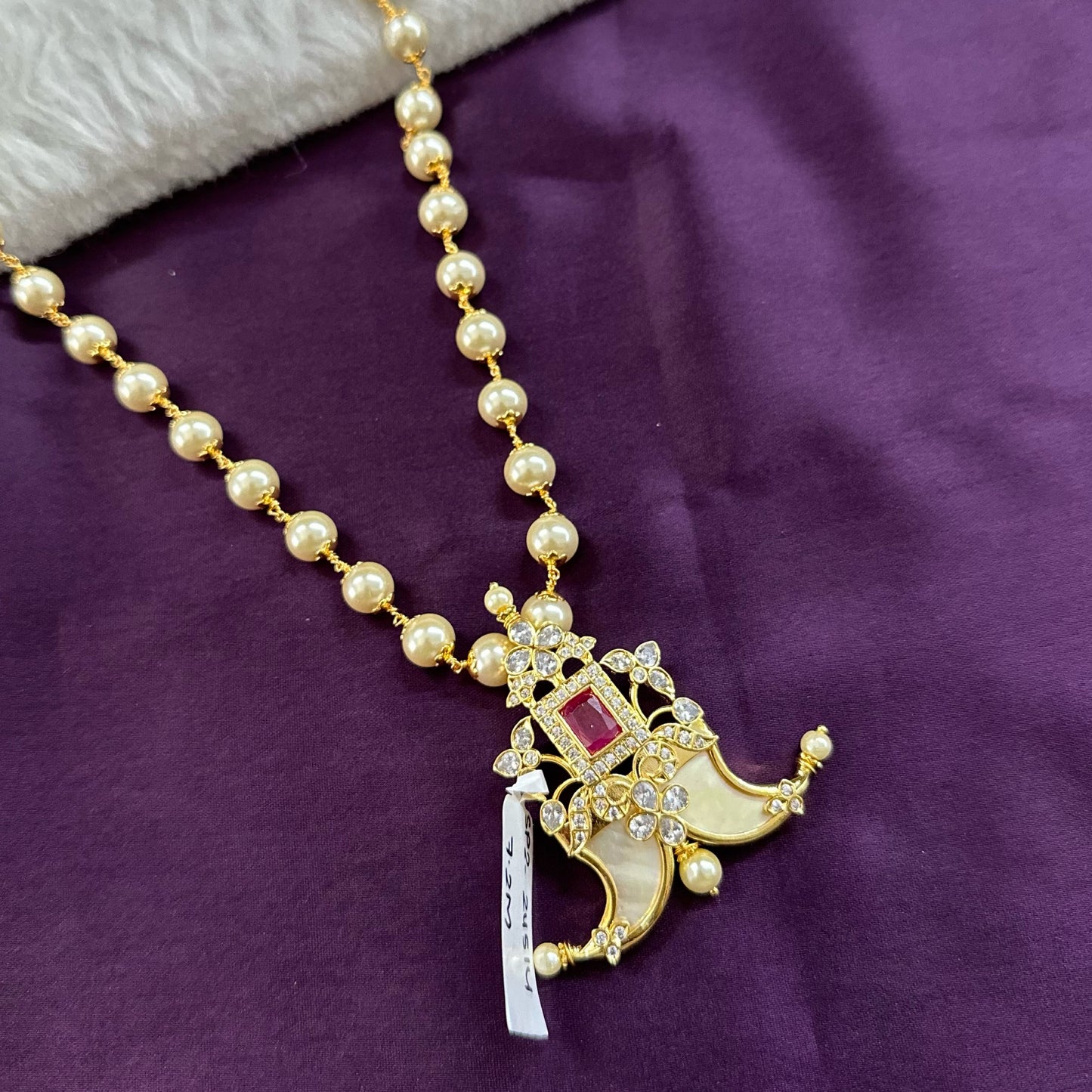 24519 Uncut Stone Tiger Nail with Pearl mala