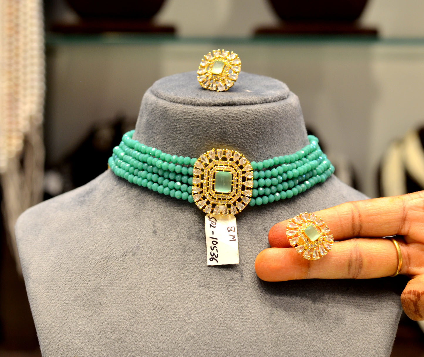 10535 5 lines mint green beads choker