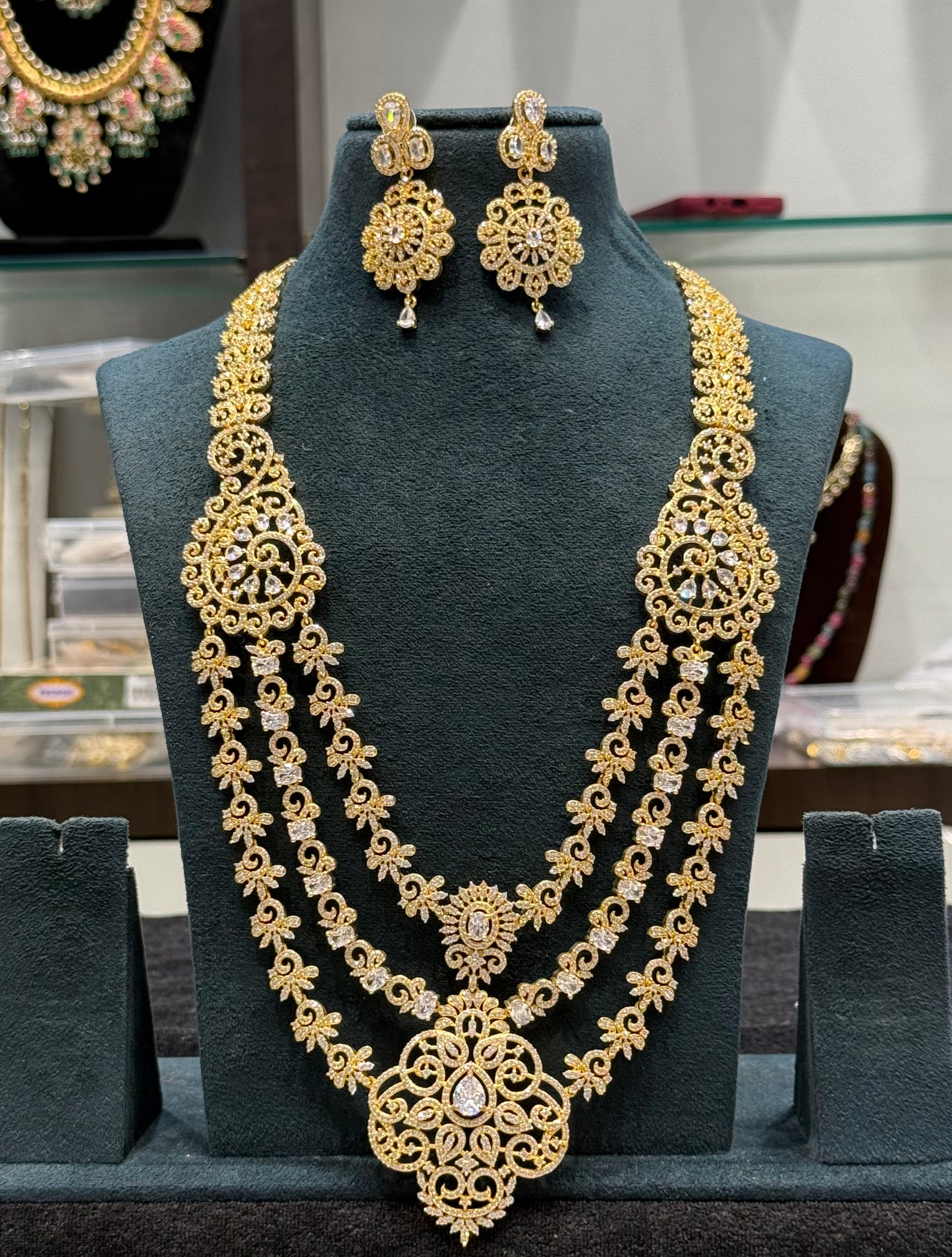 9138 Bridal Gold Polish Ranihaar with heavy locket and earrings