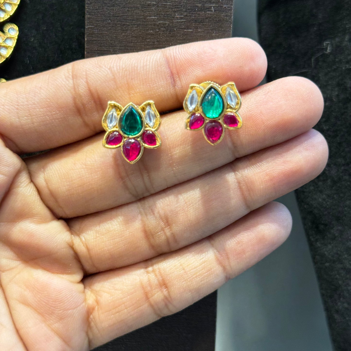 41933 Jadau Small Lotus Studs with Pushback