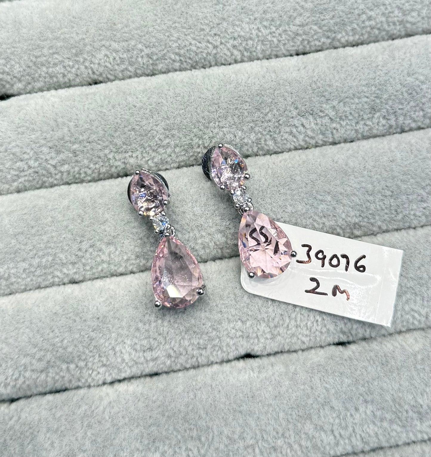 39076 Light pink fancy earring