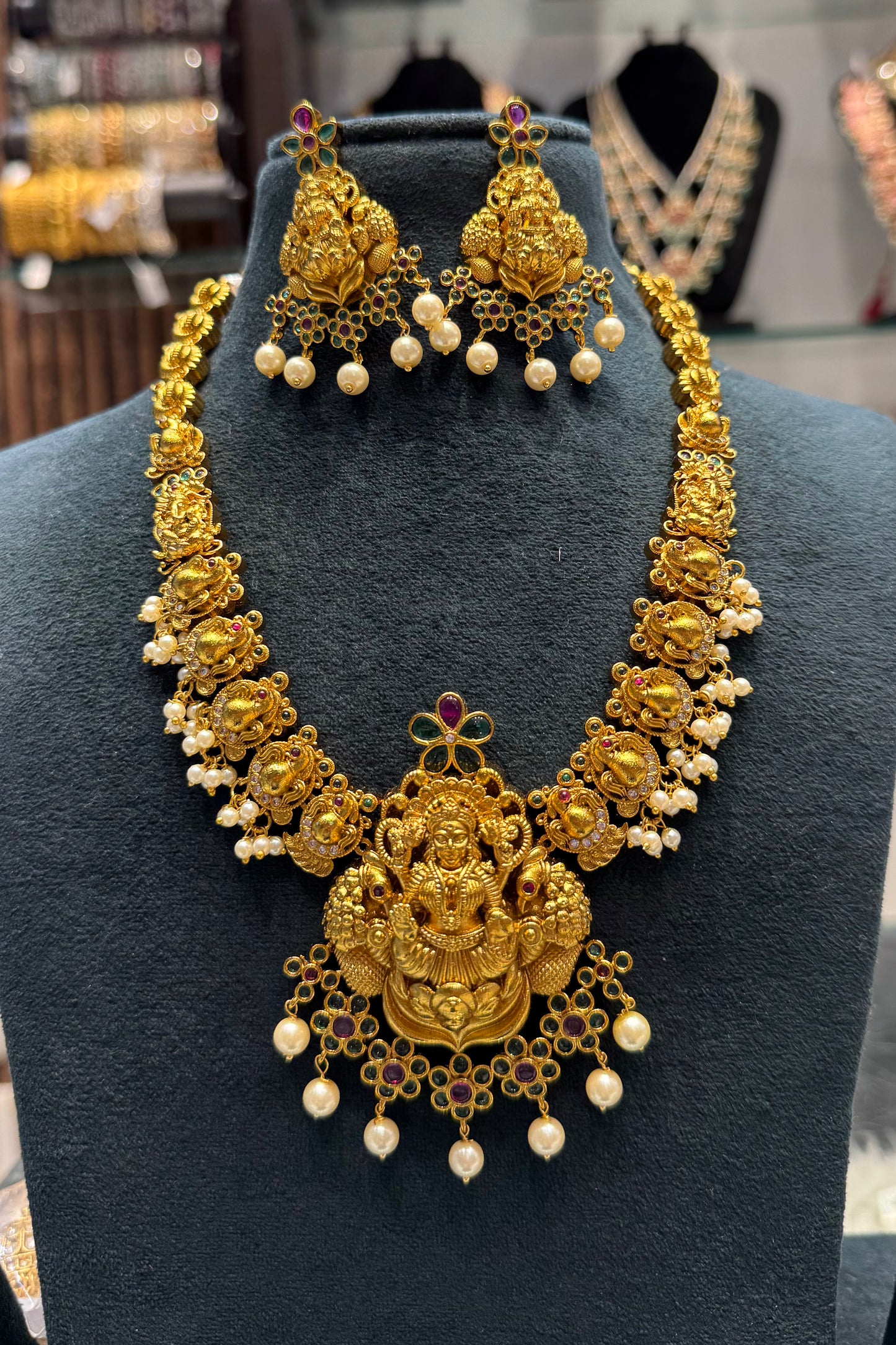 38855 Lakshmi 3/4 necklace with pearl making