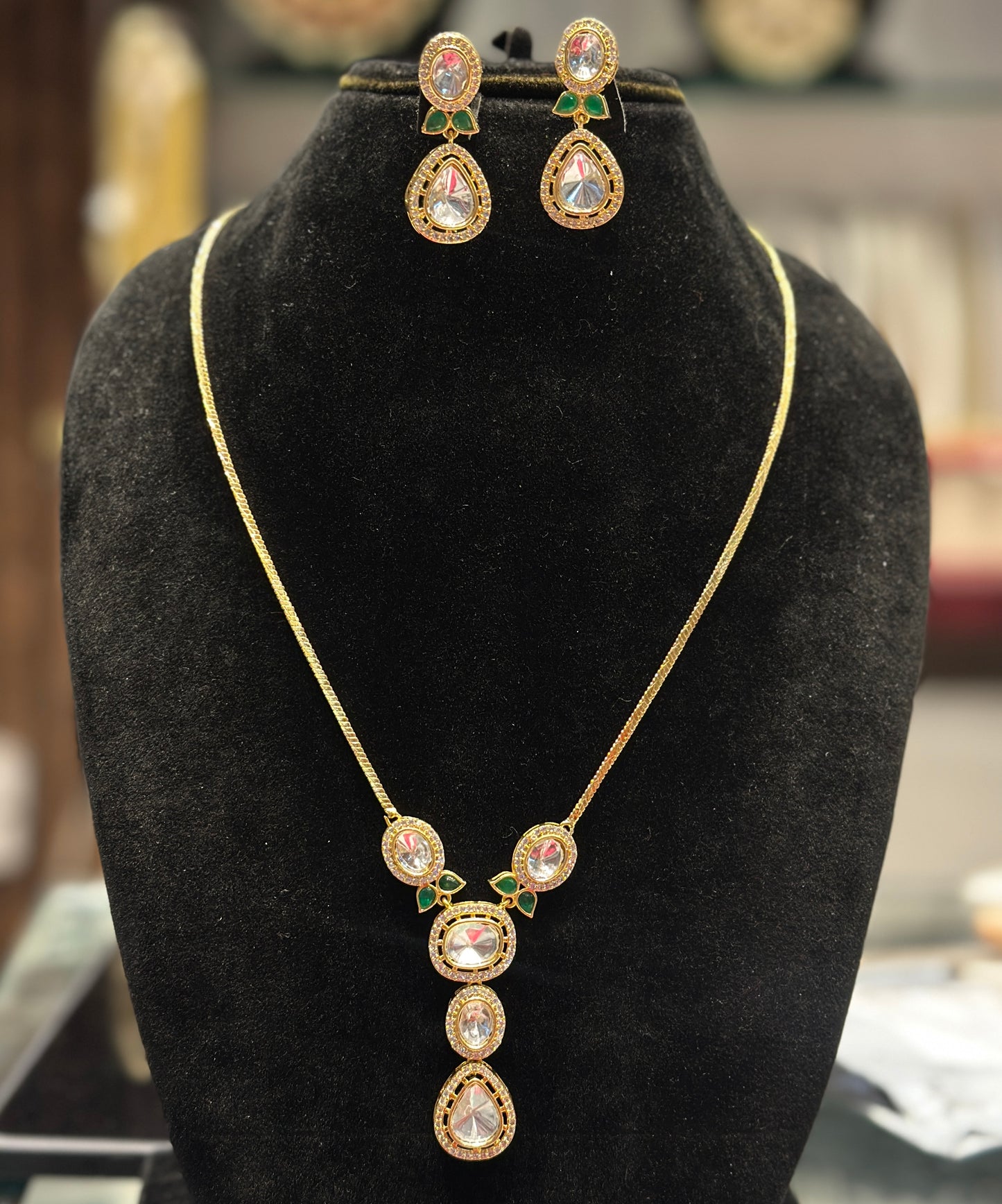 38650 Fancy chain with necklace