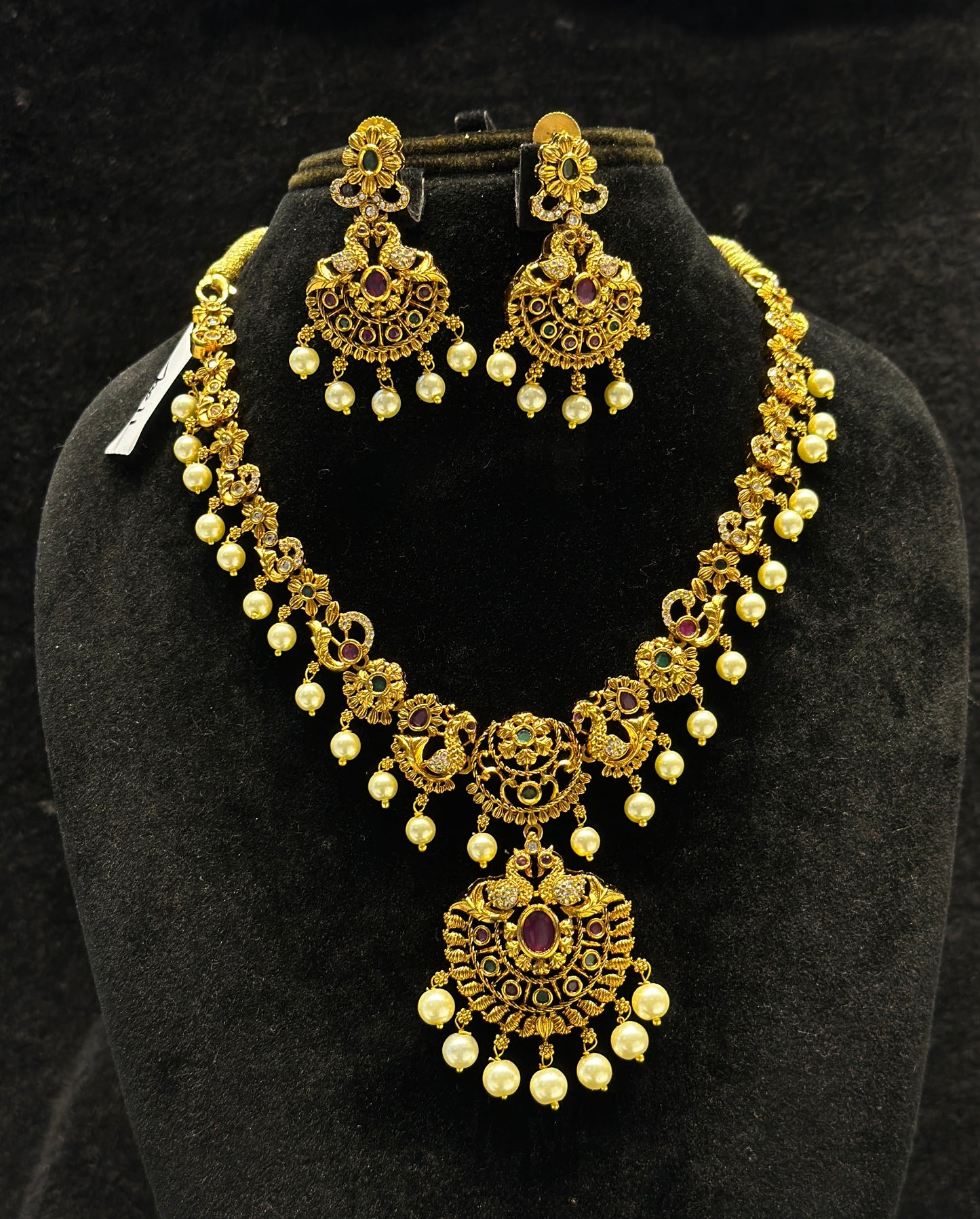 38347 matte necklace