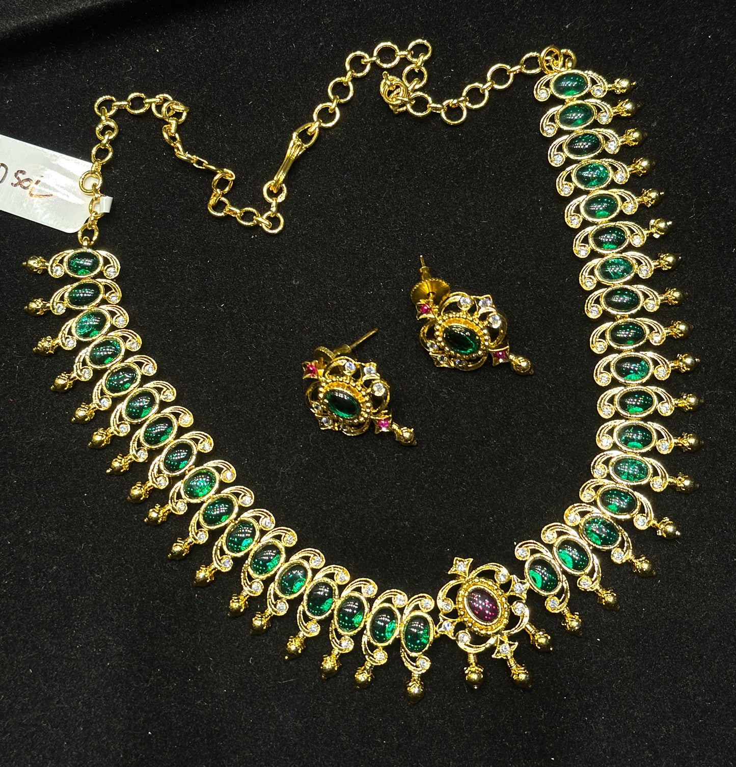 Gold polish pota stone necklace