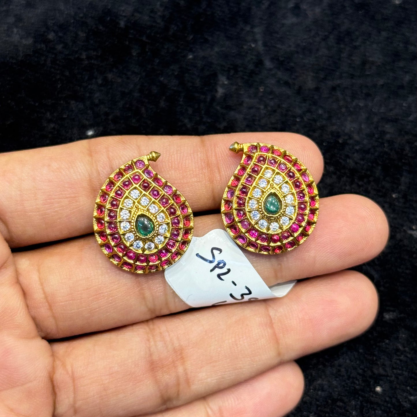 39854 matte mango studs