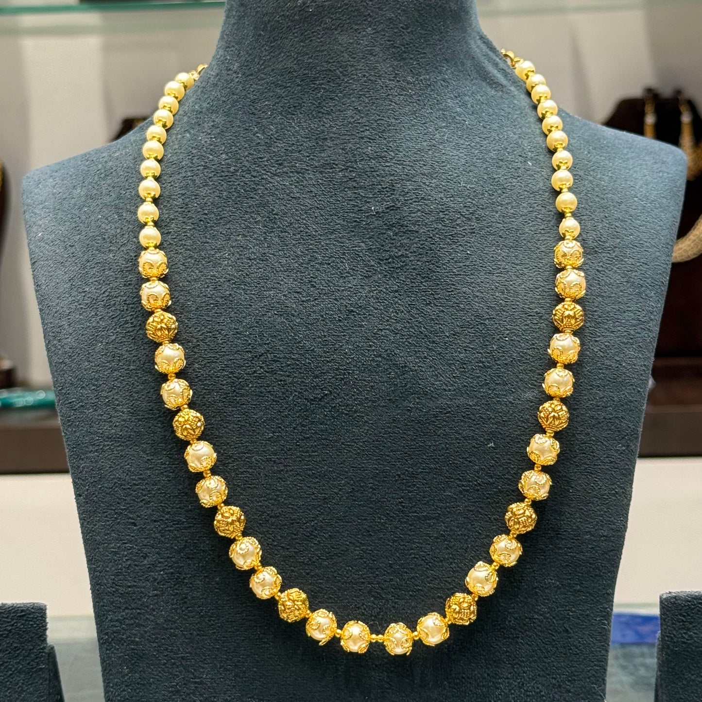 40379 Single line Nakshi Pearl Mala with caps