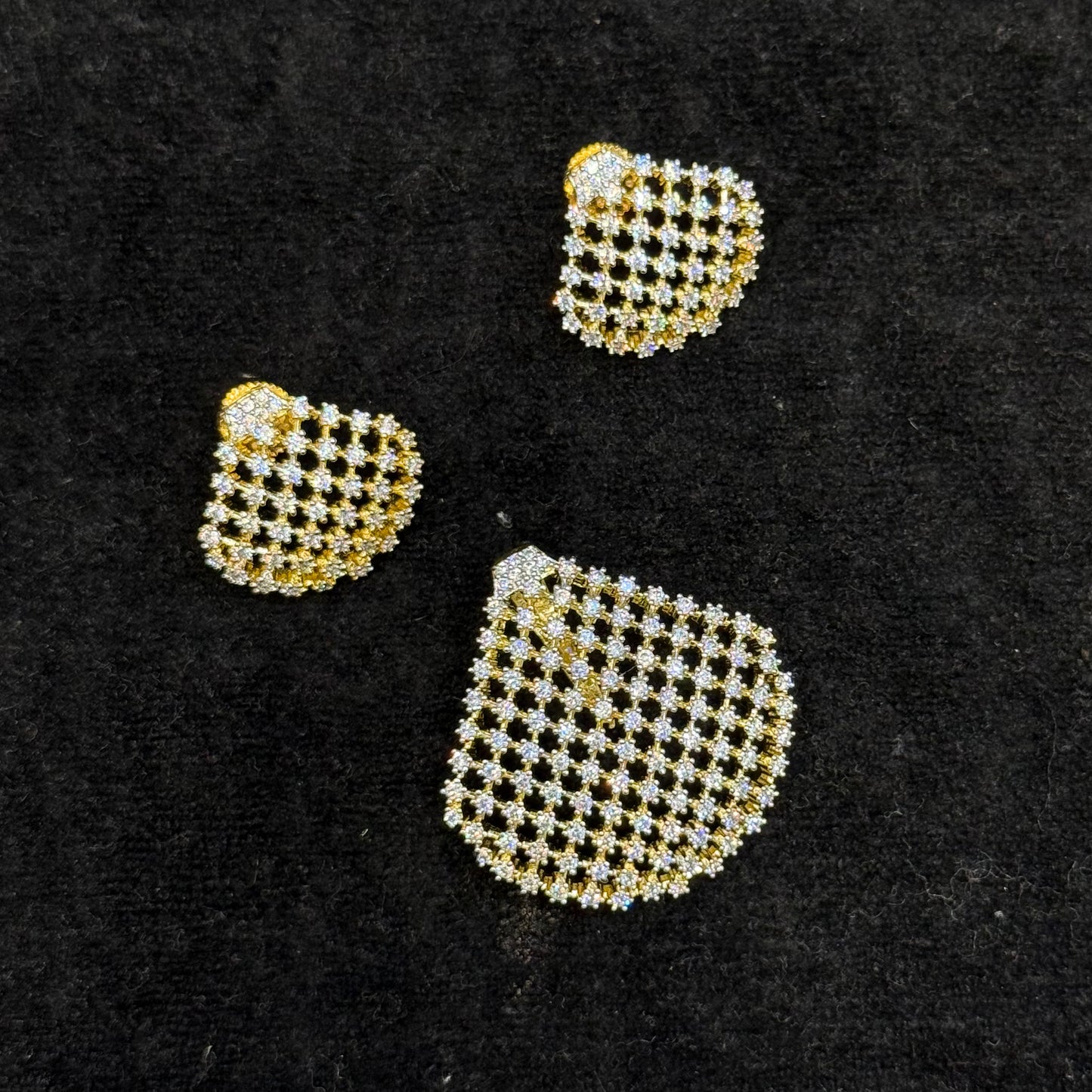 40059 Real diamond look mesh pendant set