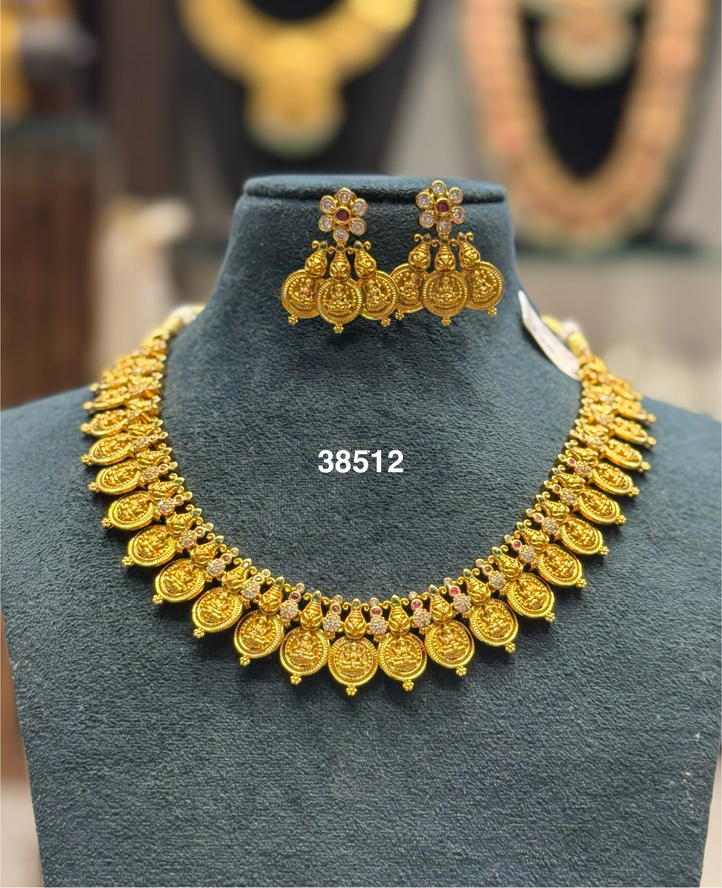 38512 Real Gold Look Lakshmi short Kasulu with screw back earrings