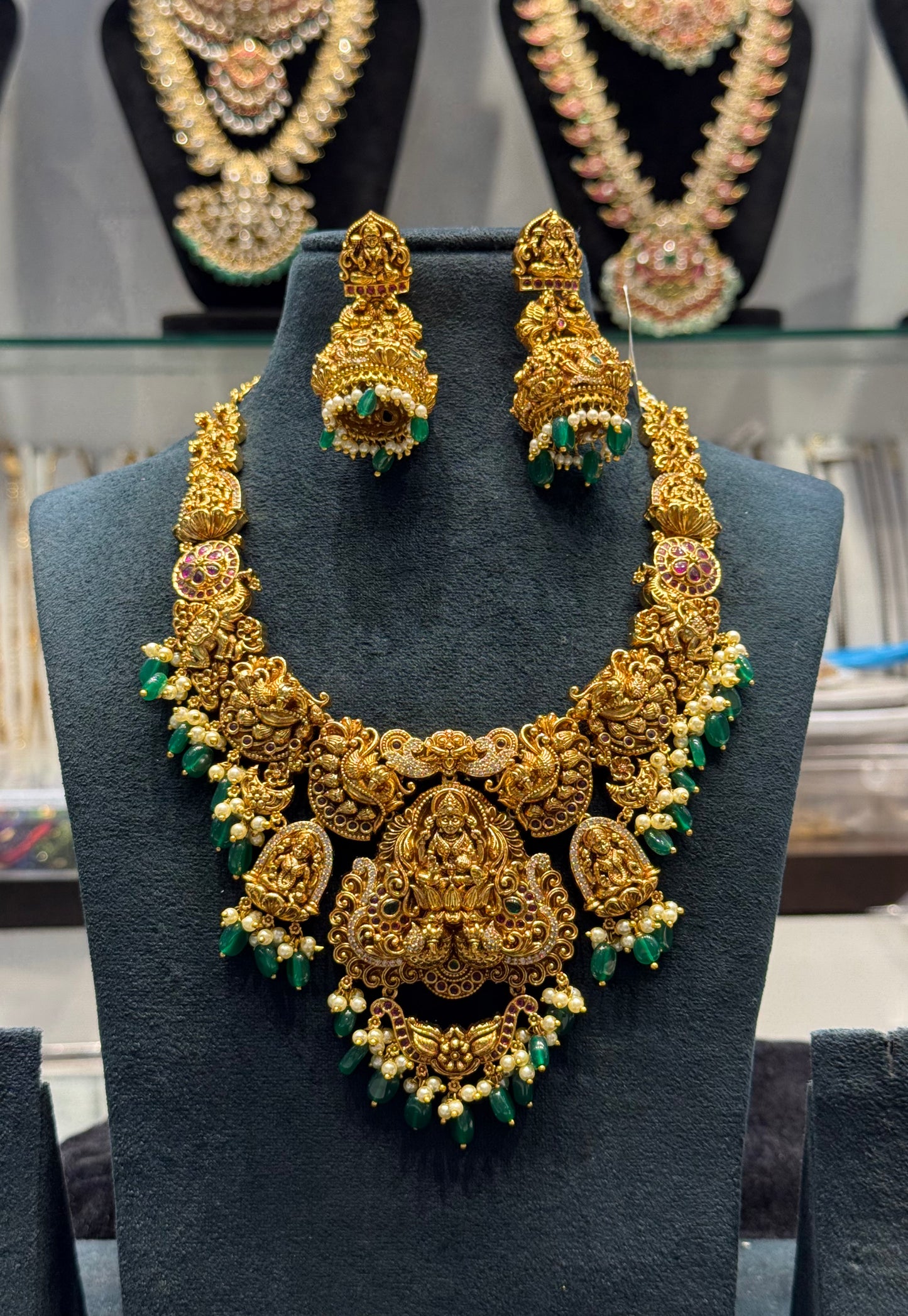 39606 Nakshi Bridal short necklace with Guttapusalu and Screwback earrings