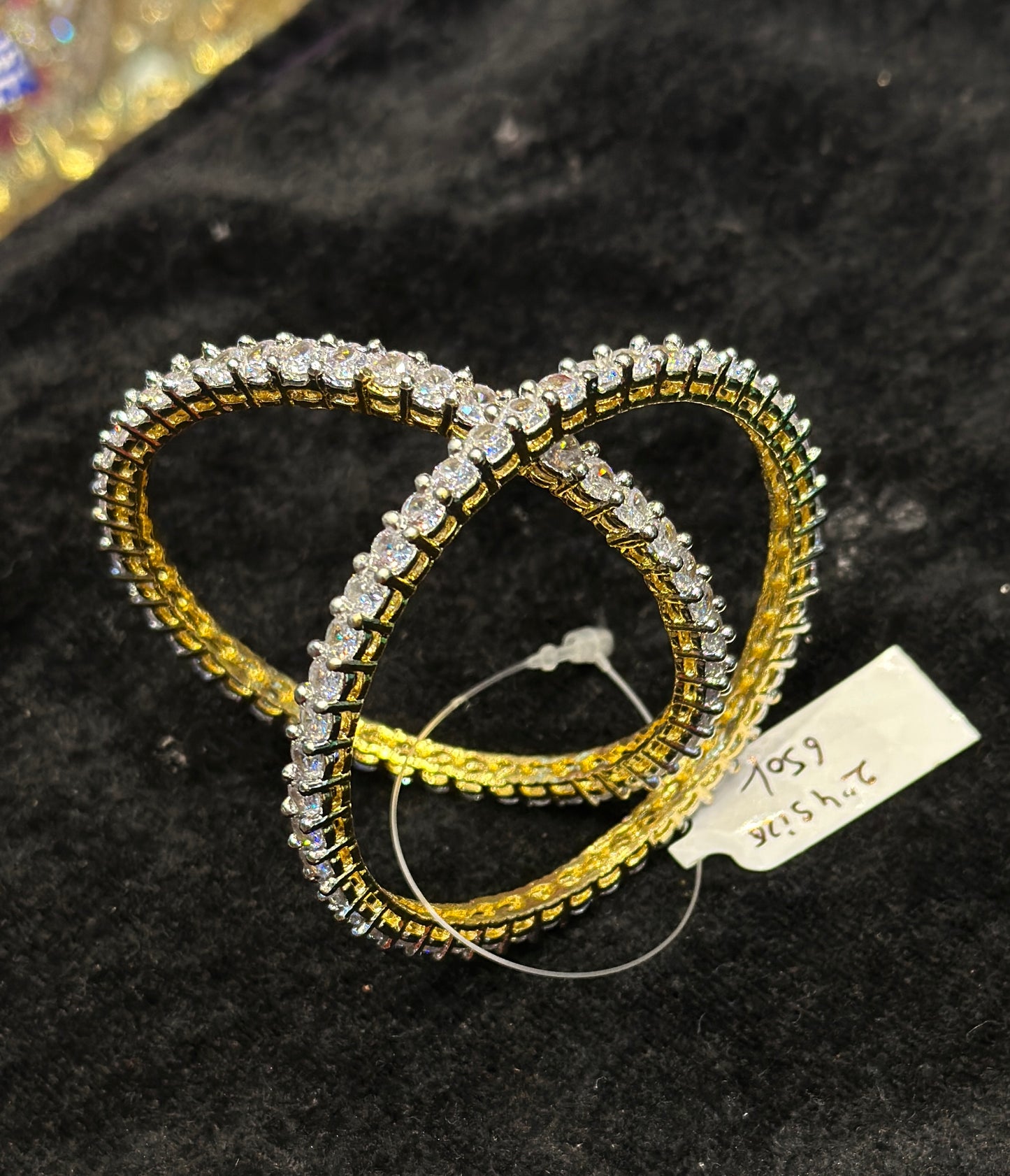 39093 Diamond look bangles