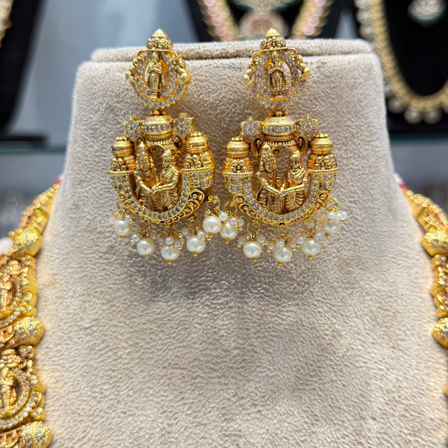 41883 Gold replica Srinivasa kalyanam necklace with premium Gold look and screwback Chandbalis