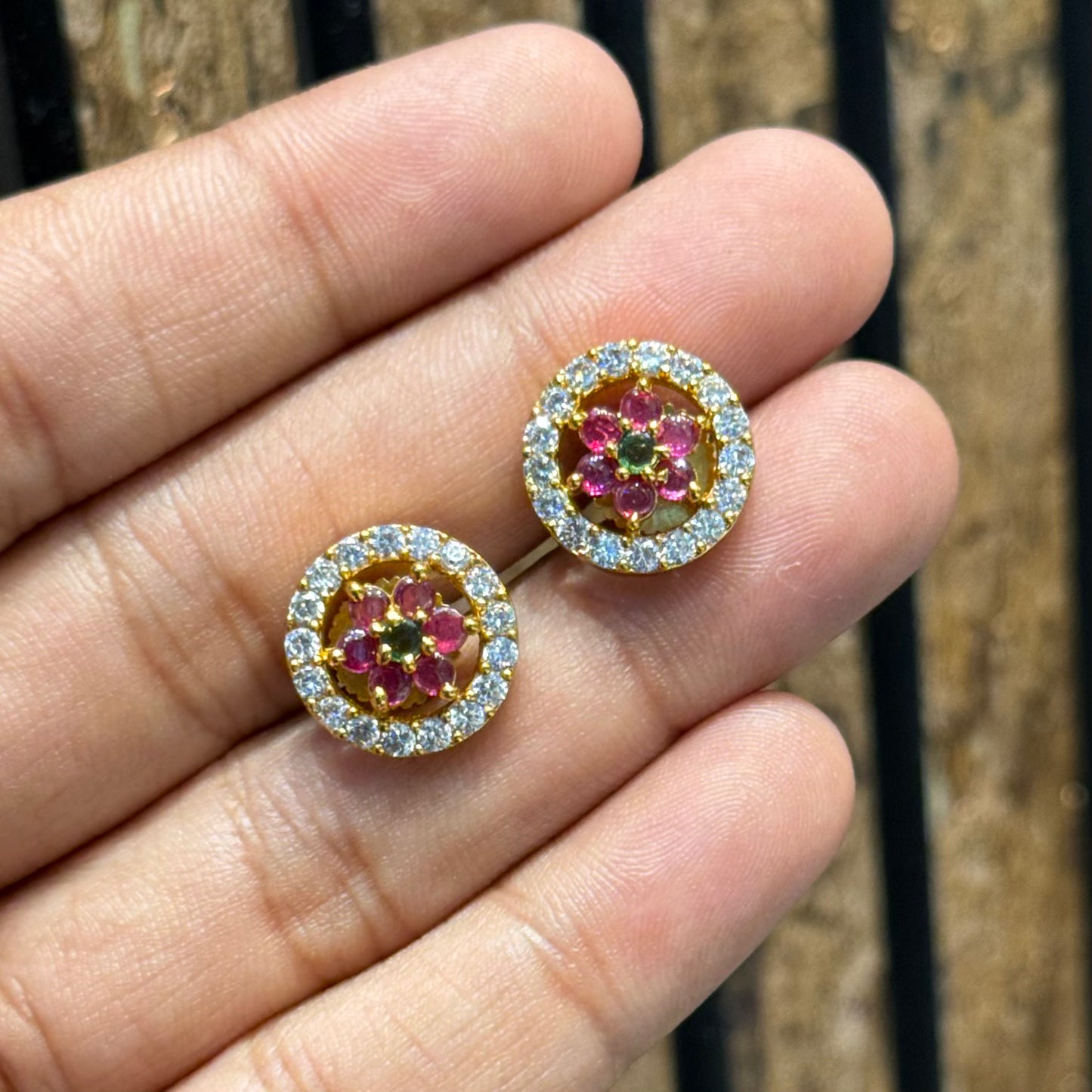 40817 Gold replica flower studs