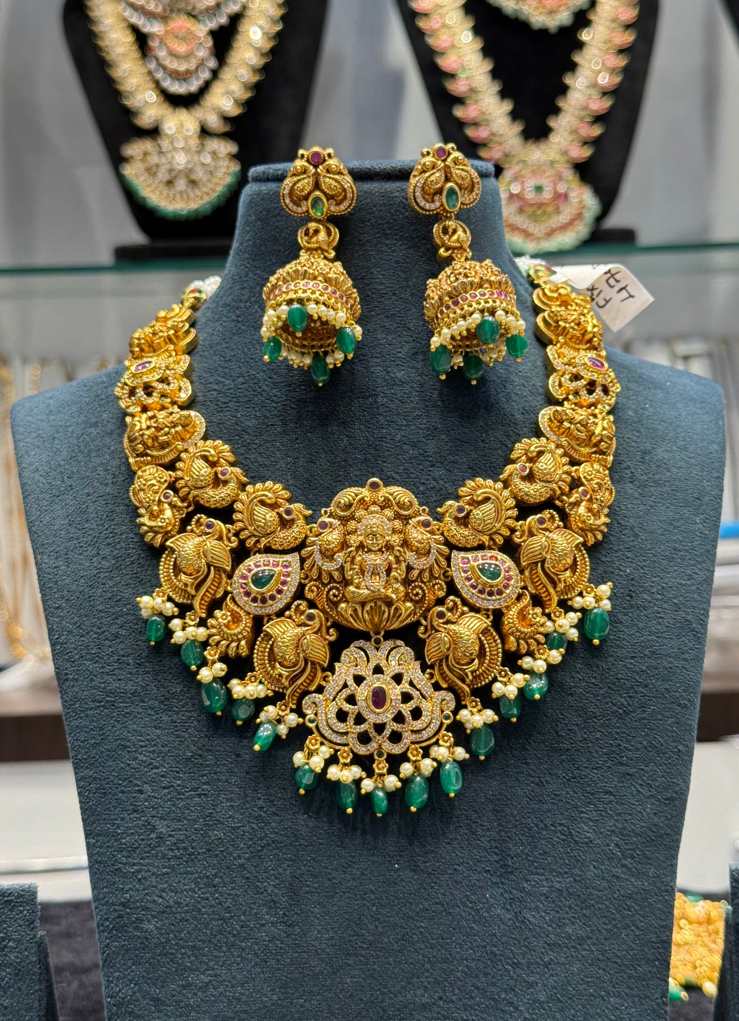 39602 Nakshi bridal short necklace with screwback earrings