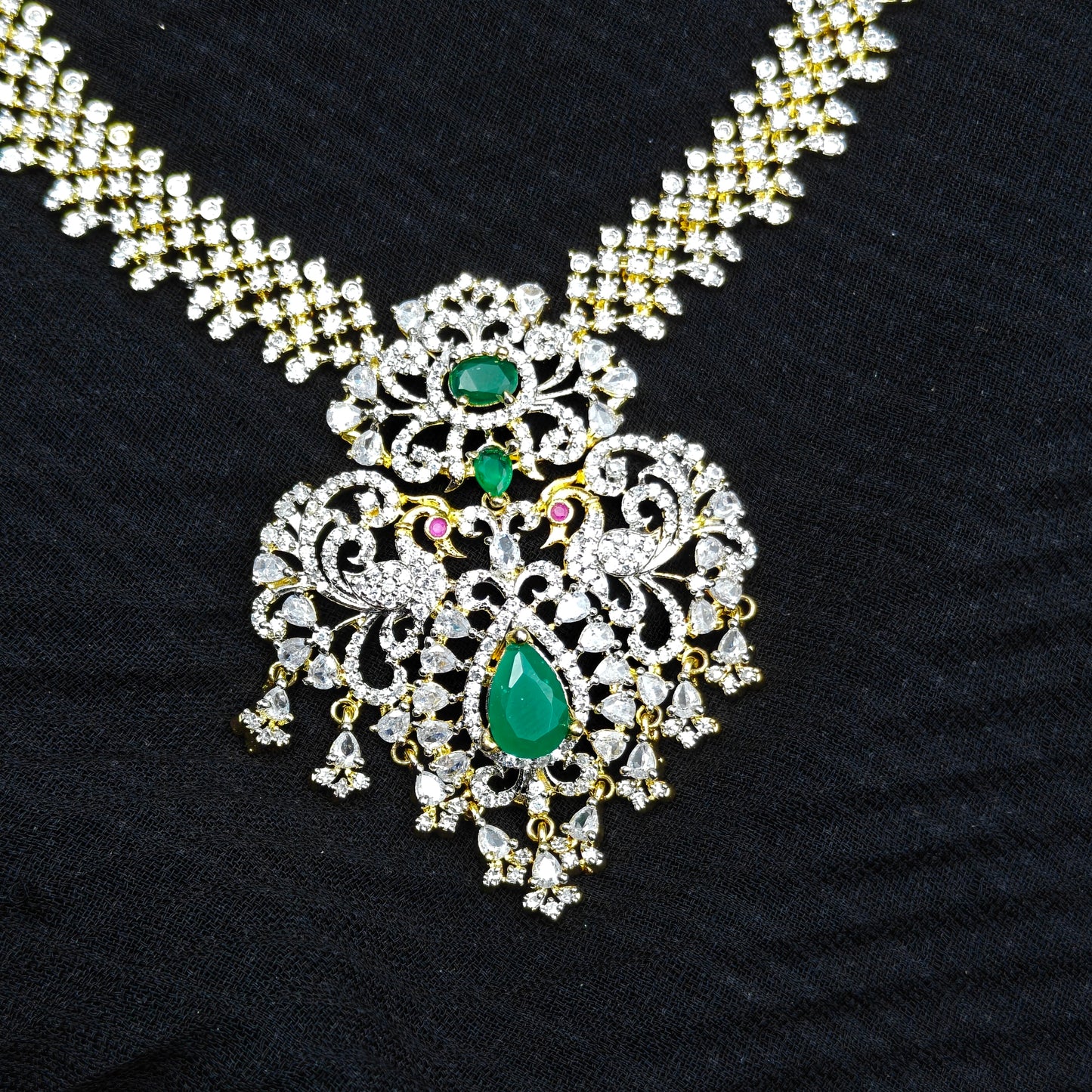 38554 Gj necklace with screwback earrings