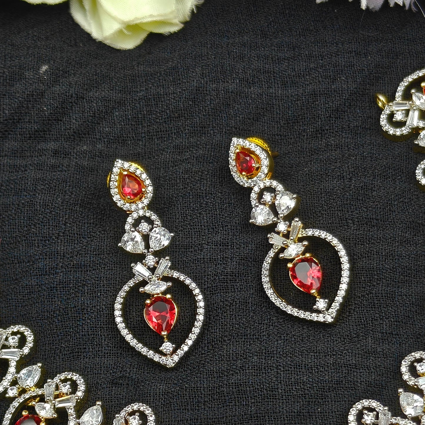 17868 Real diamond look short necklace with cutting red stones and hangings
