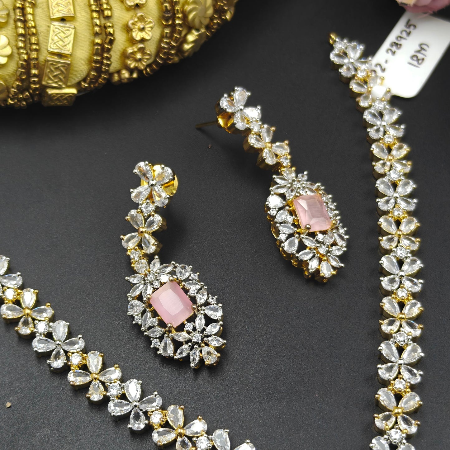 28925 Diamond look necklace