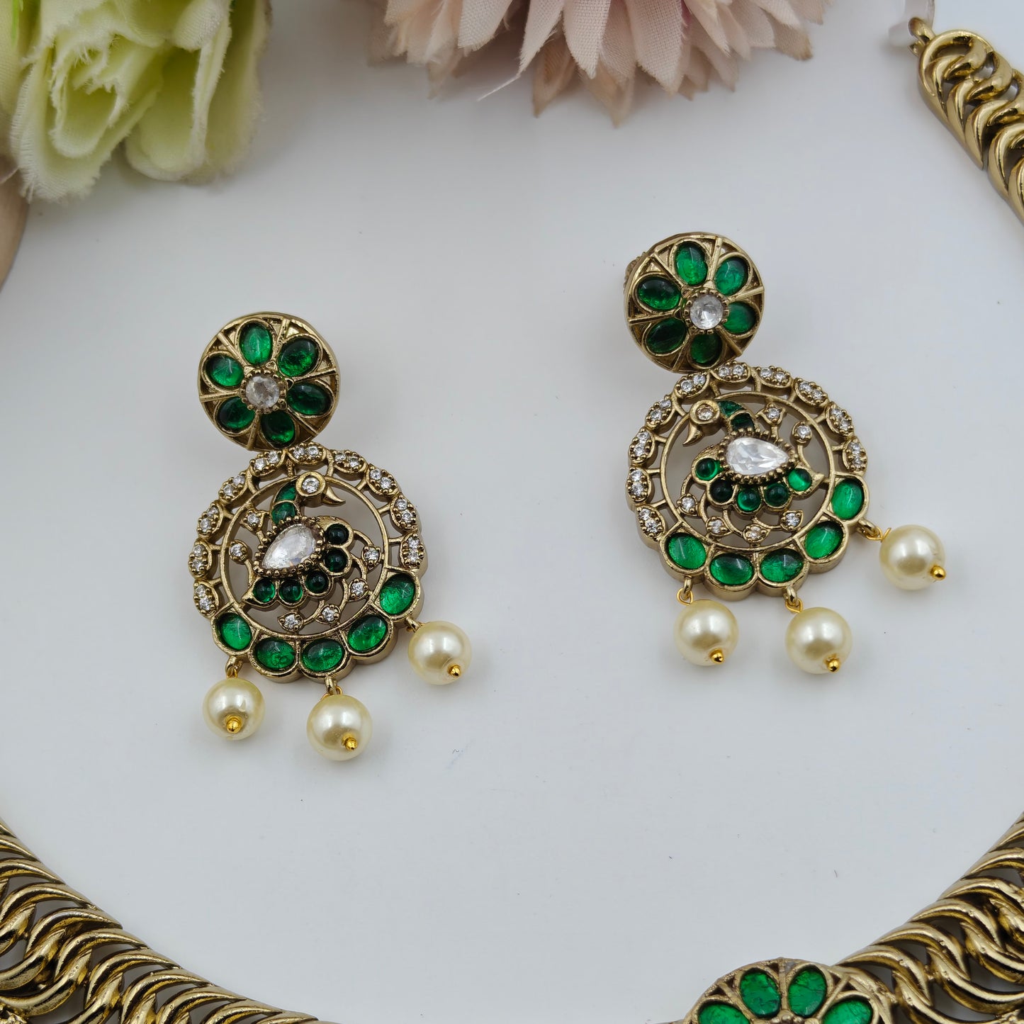 Victorian jalebi short green and moissanite stone necklace