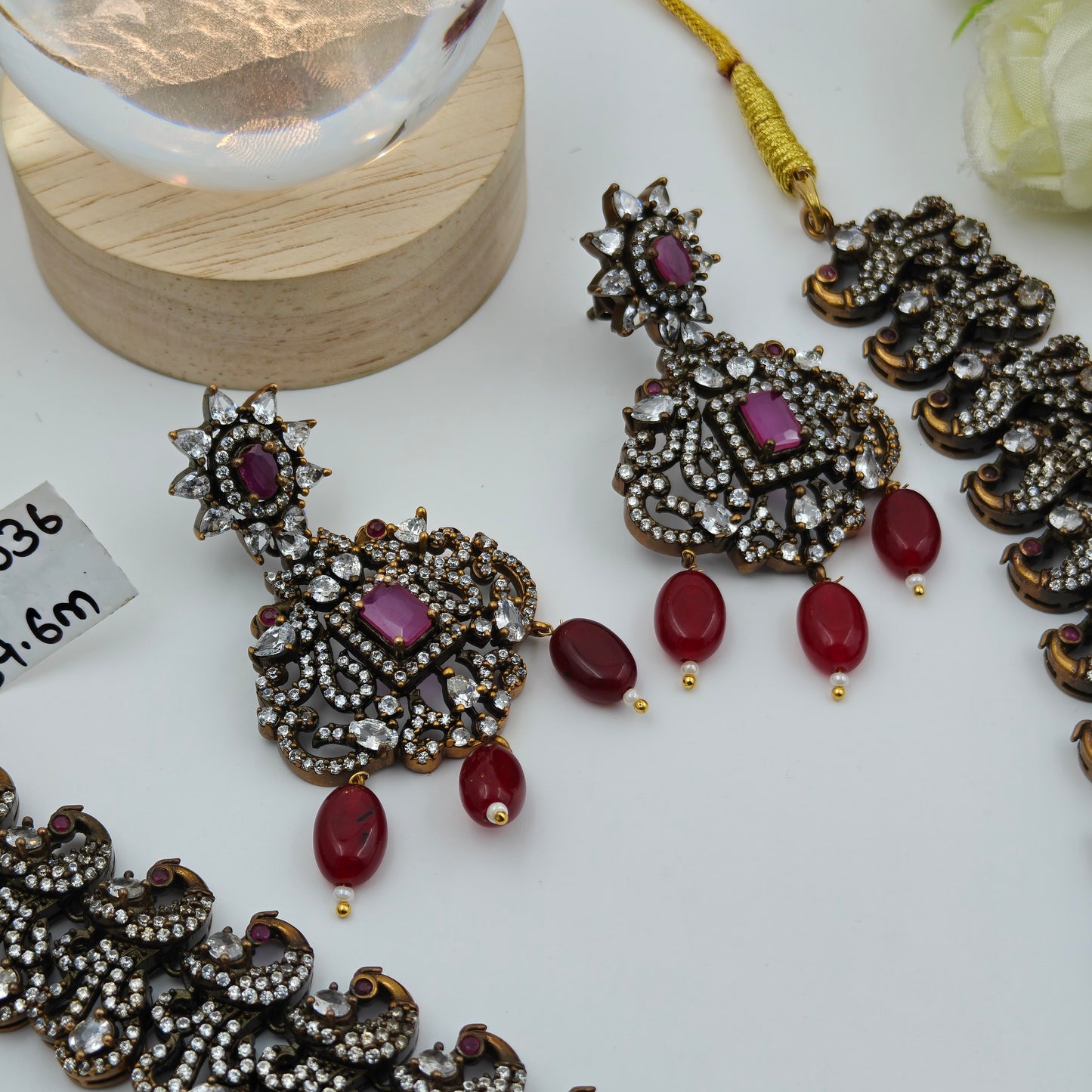 Victorian red short necklace