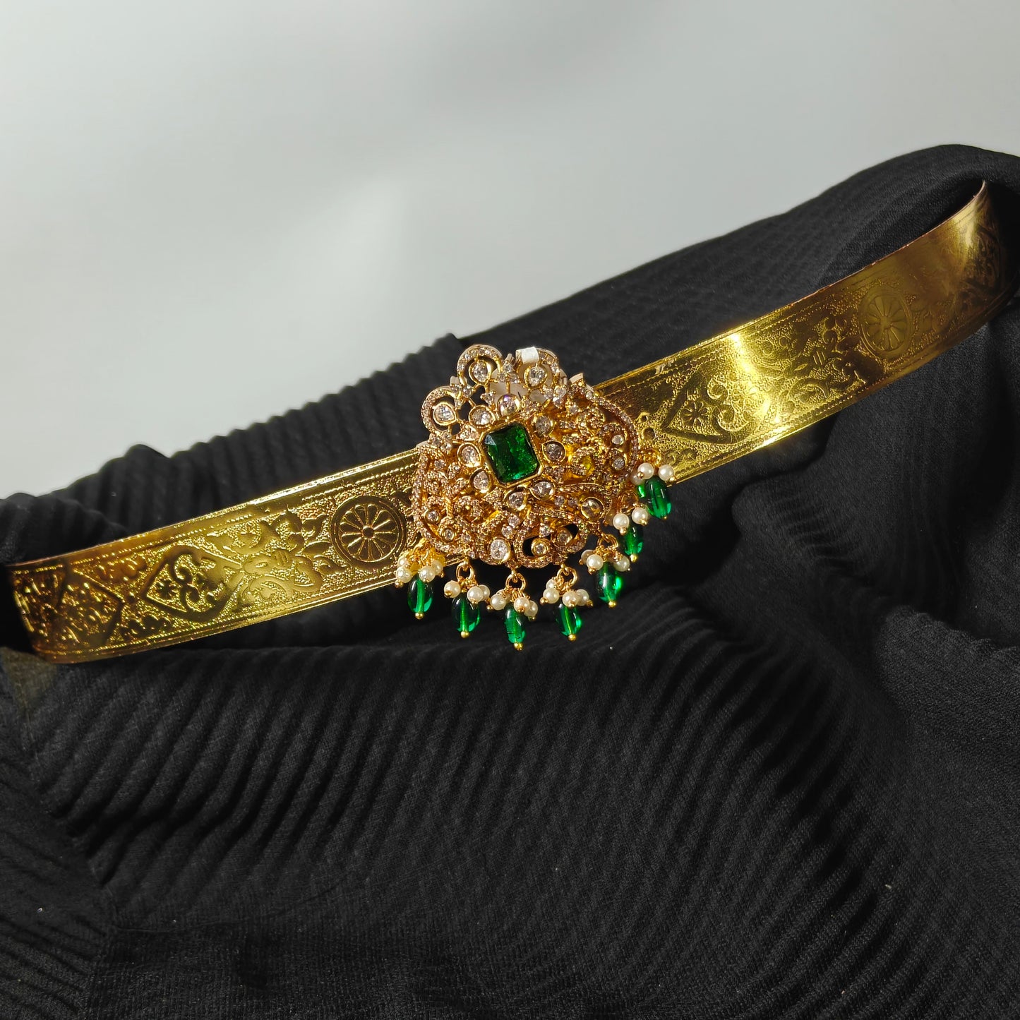 39823 Printed Belt With Green Locket