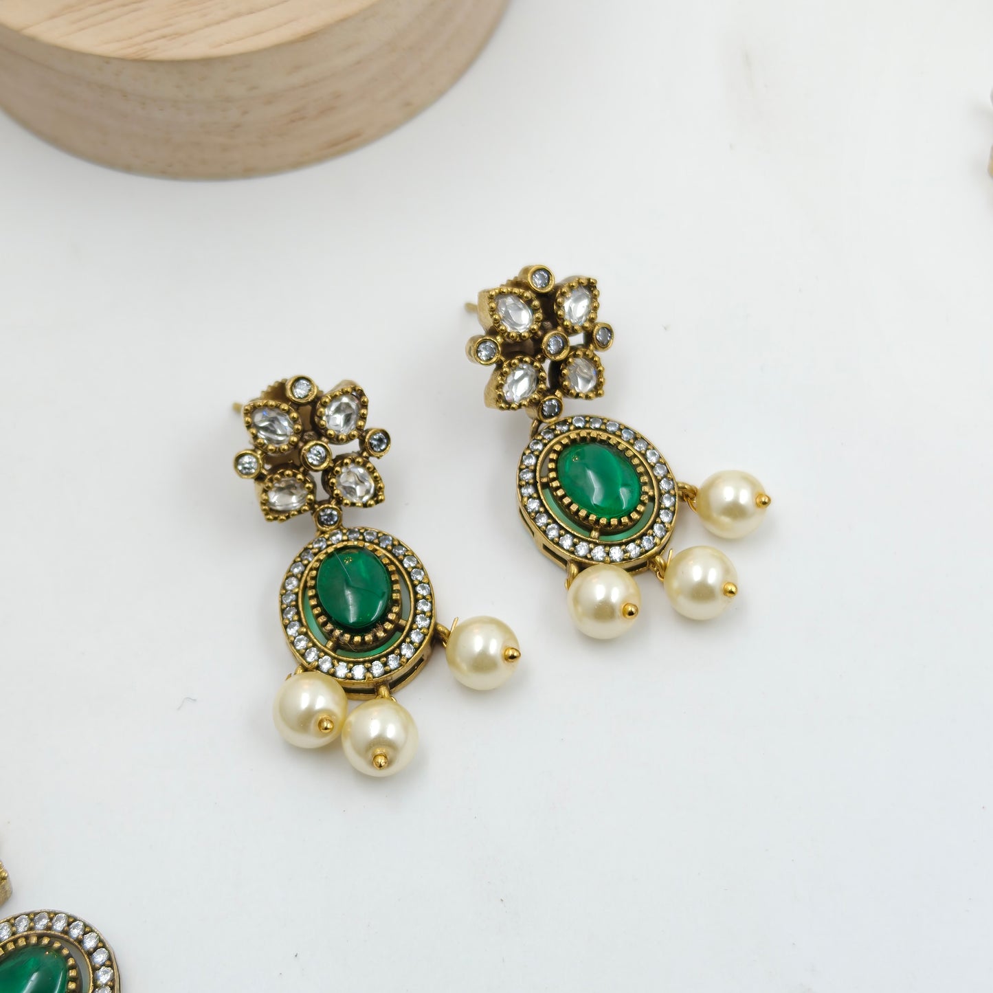 39289 Victorian green short necklace