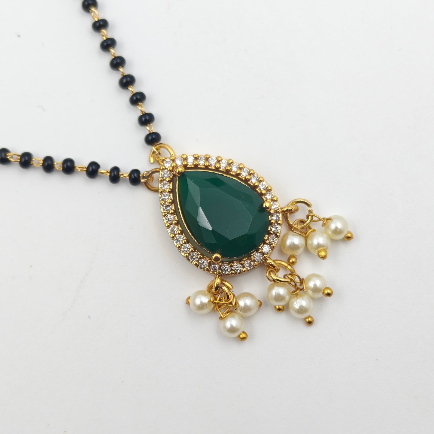 39195 Black Beads With Emerald Stone And Pearls