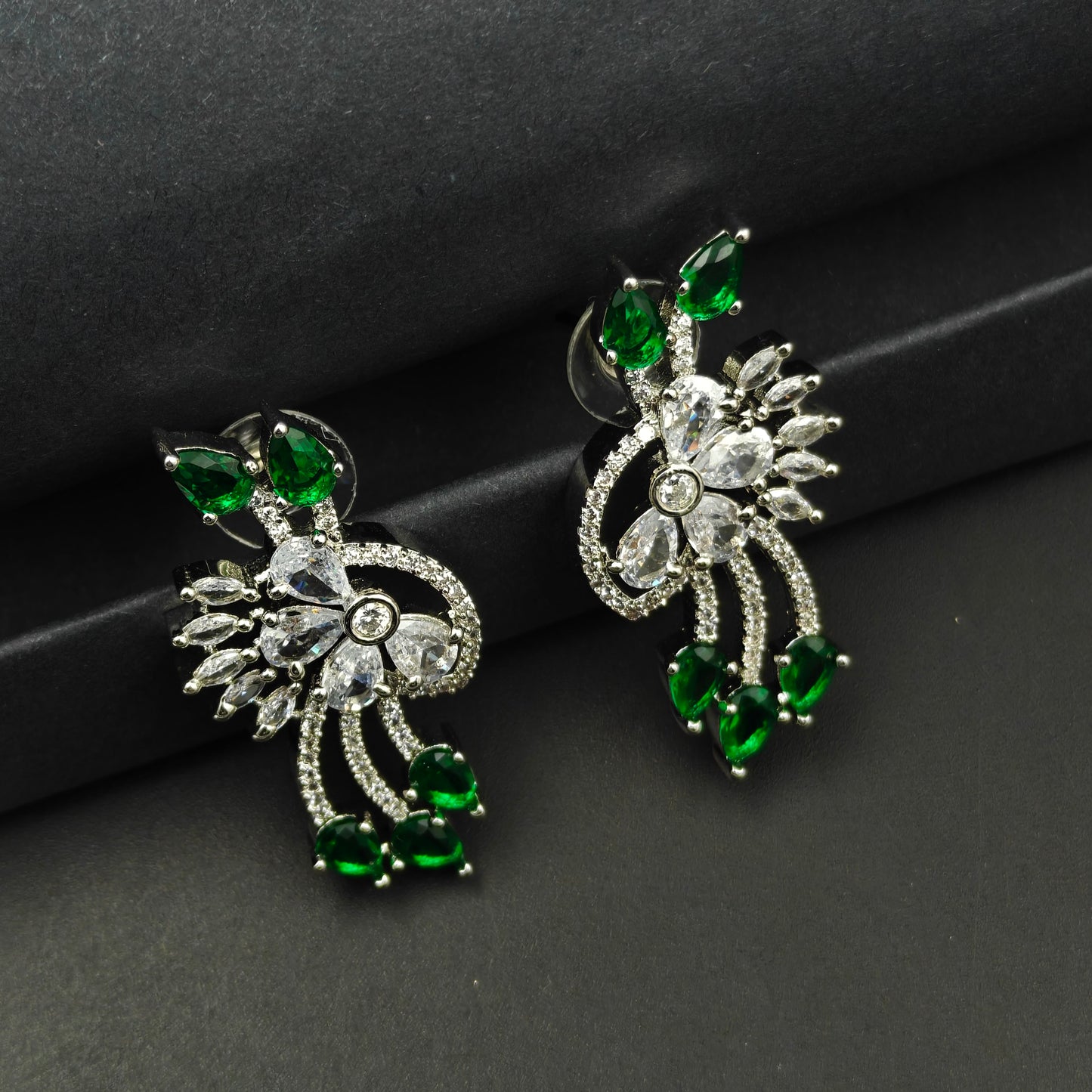 Platinum green stone necklace