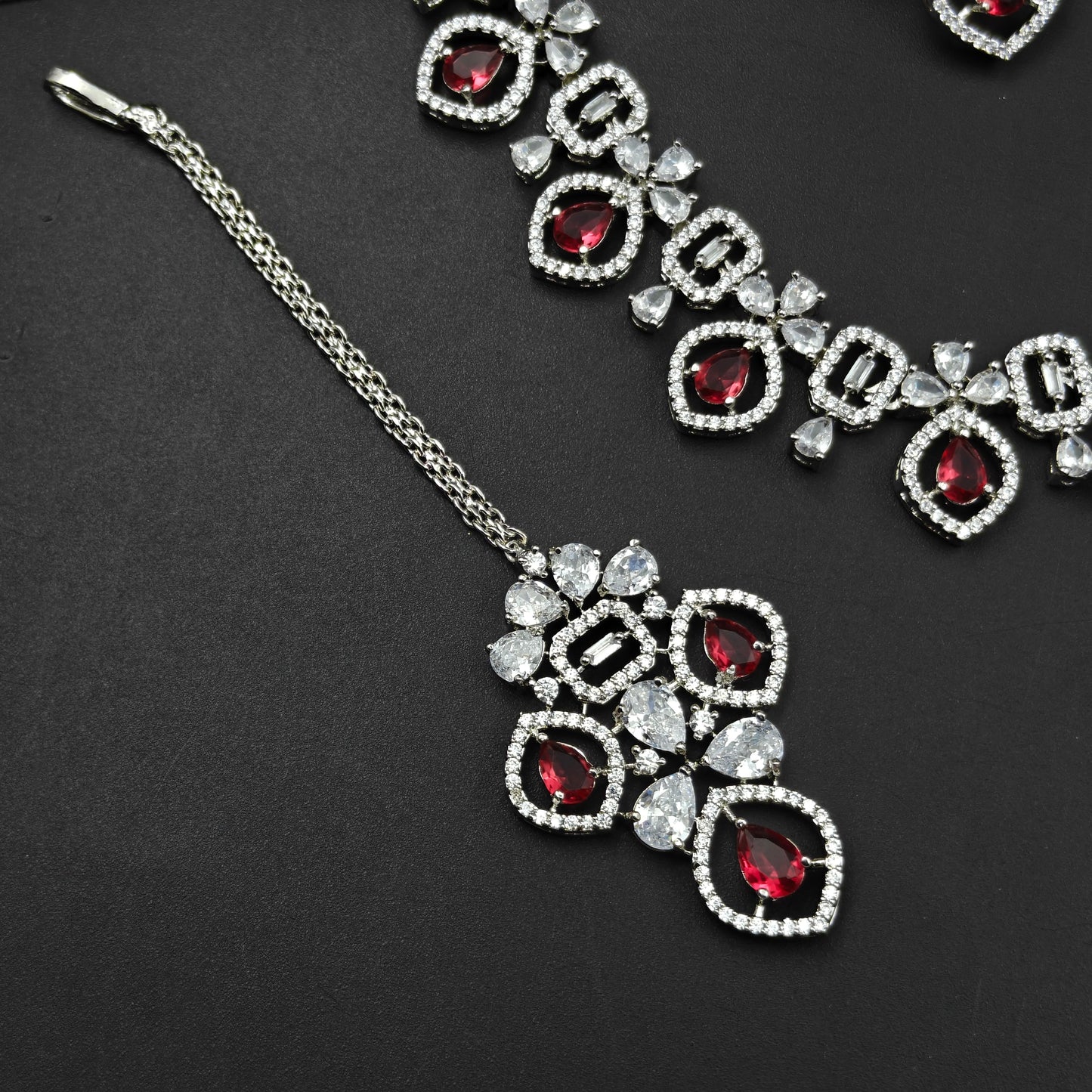 15660 Platinum Single Line Short Red