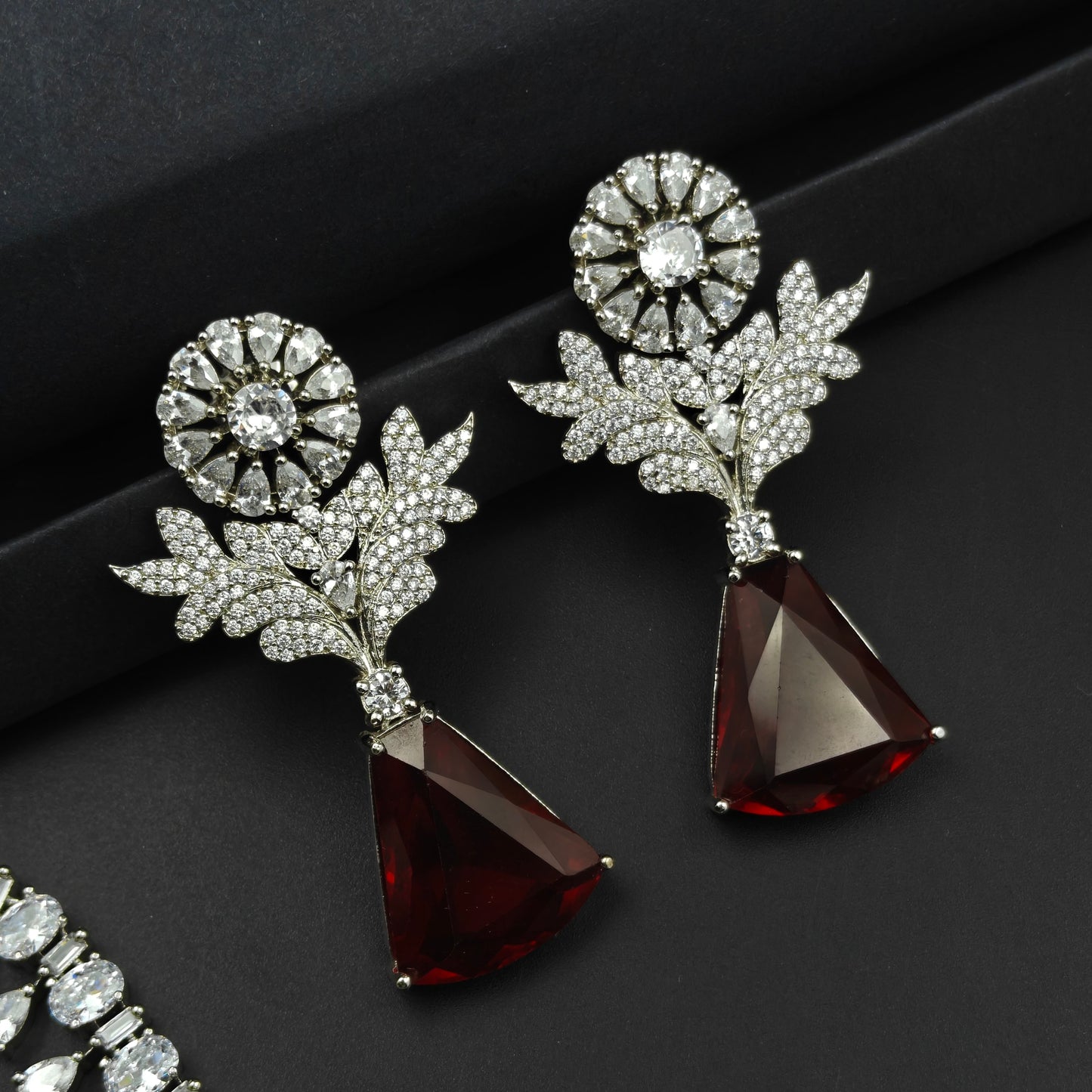 26638 Platinum Short Necklace Red