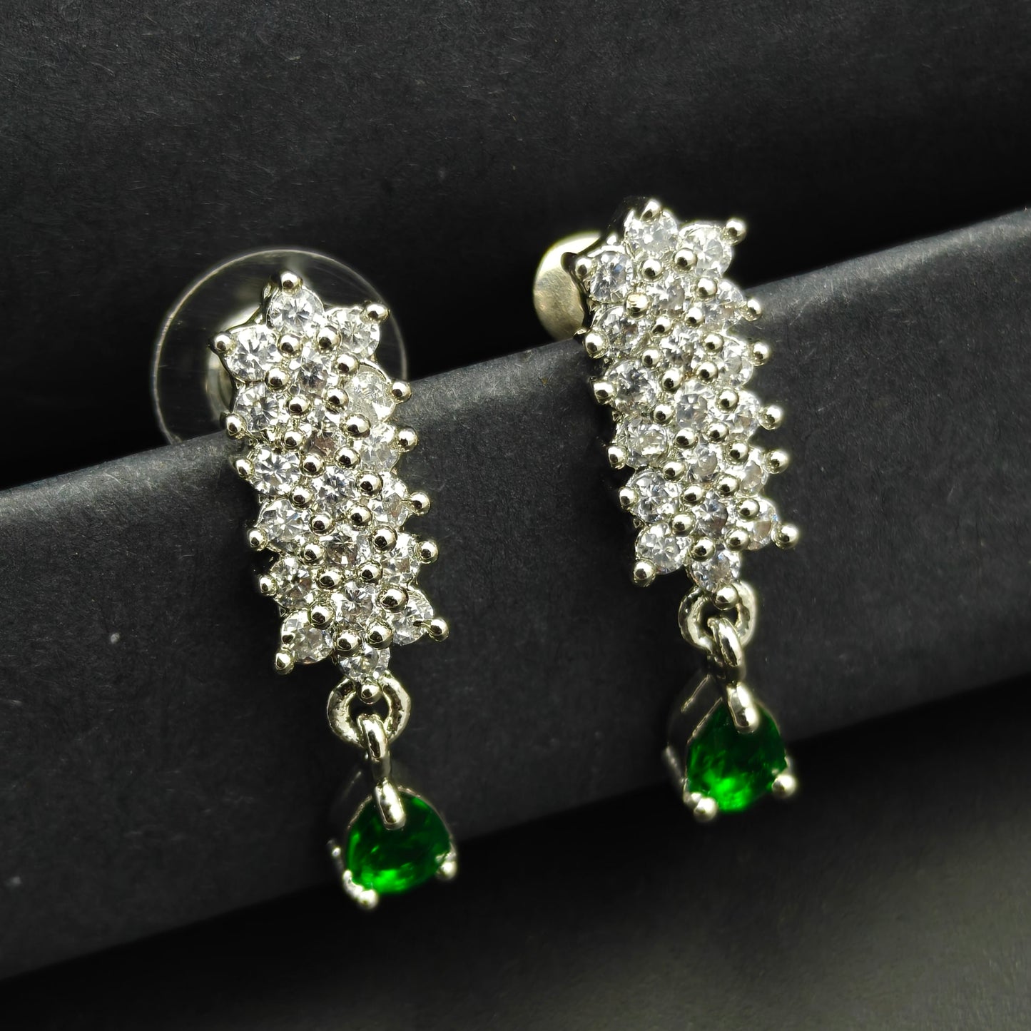 9045 Platinum Green Stone Short Necklace