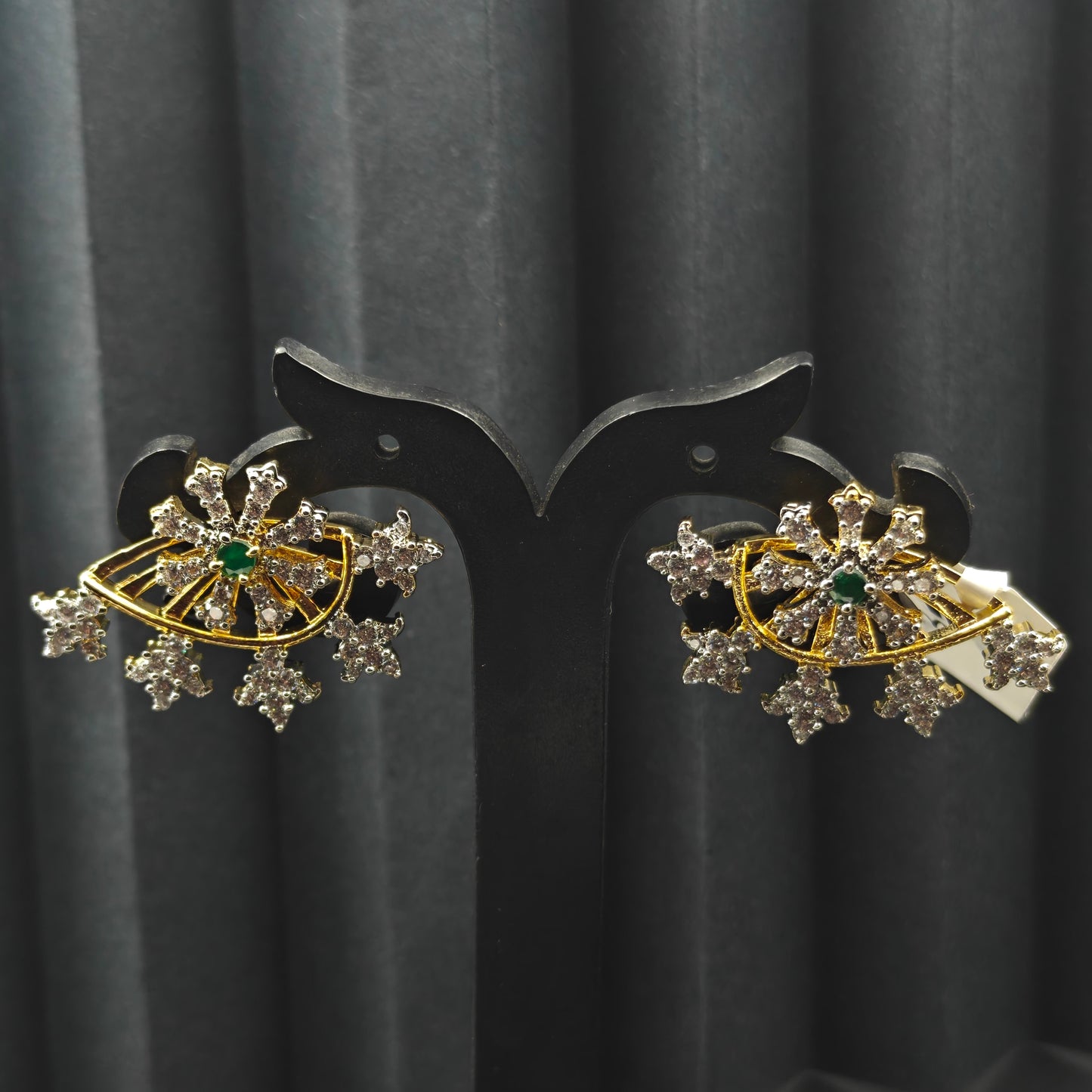 40470 GJ 2 In 1 Earrings Star Type Green Stone
