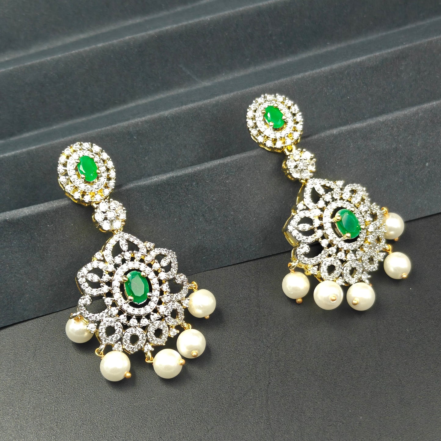 40475 GJ 3 Layer Short Necklace Green