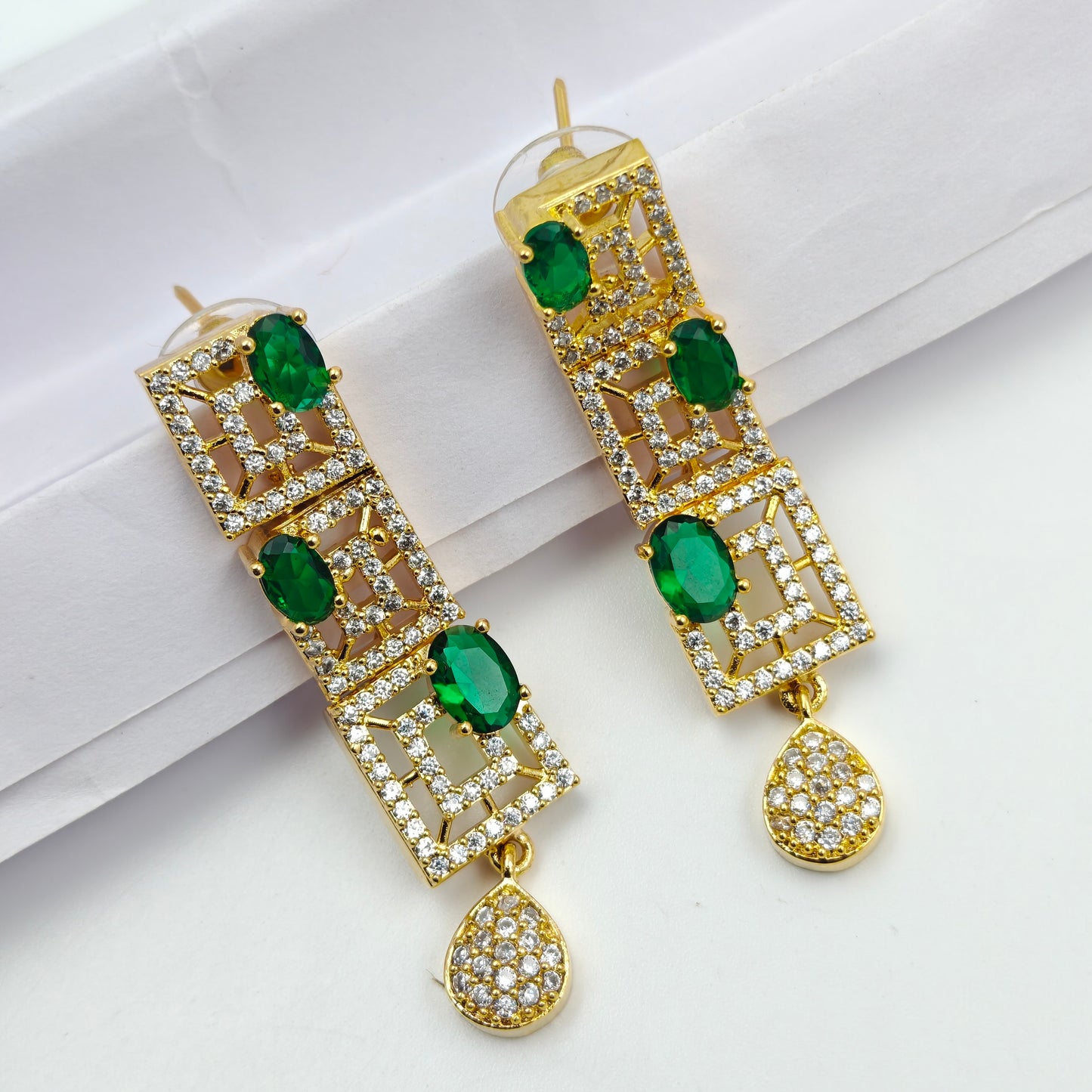 Gold polish green stone necklace