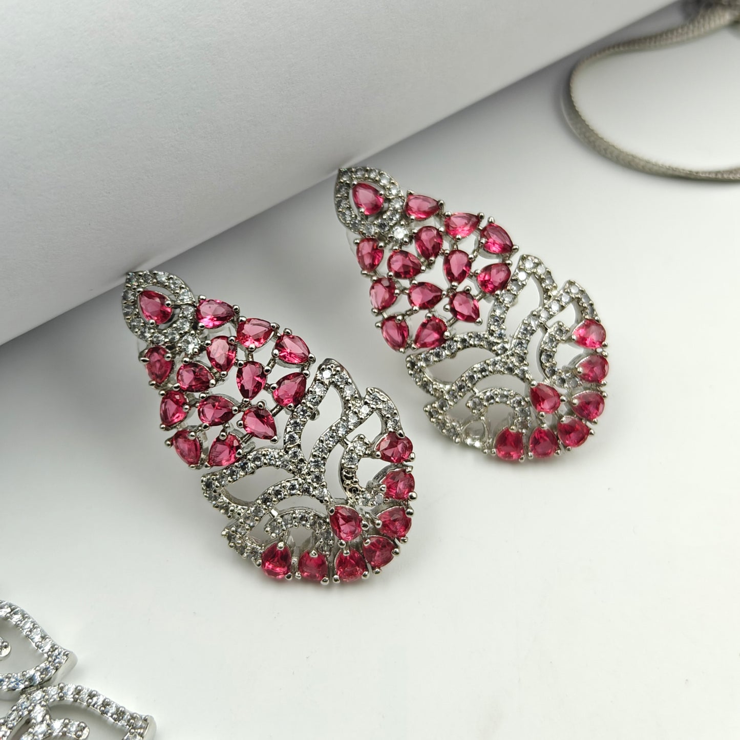 788 White Polish Short Necklace Set