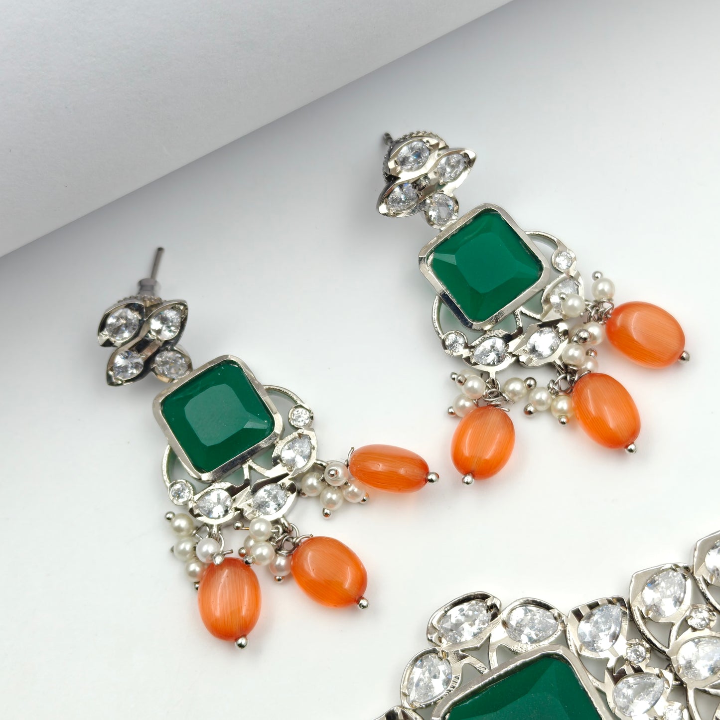 1730 Platinum Choker Green